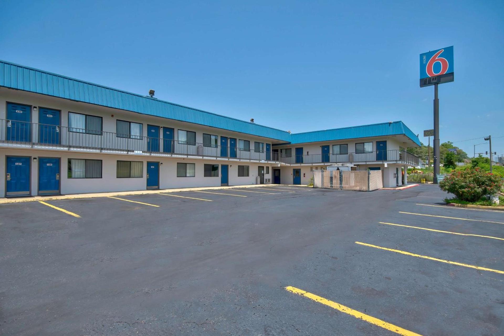 Motel 6-Russellville, AR photo 5