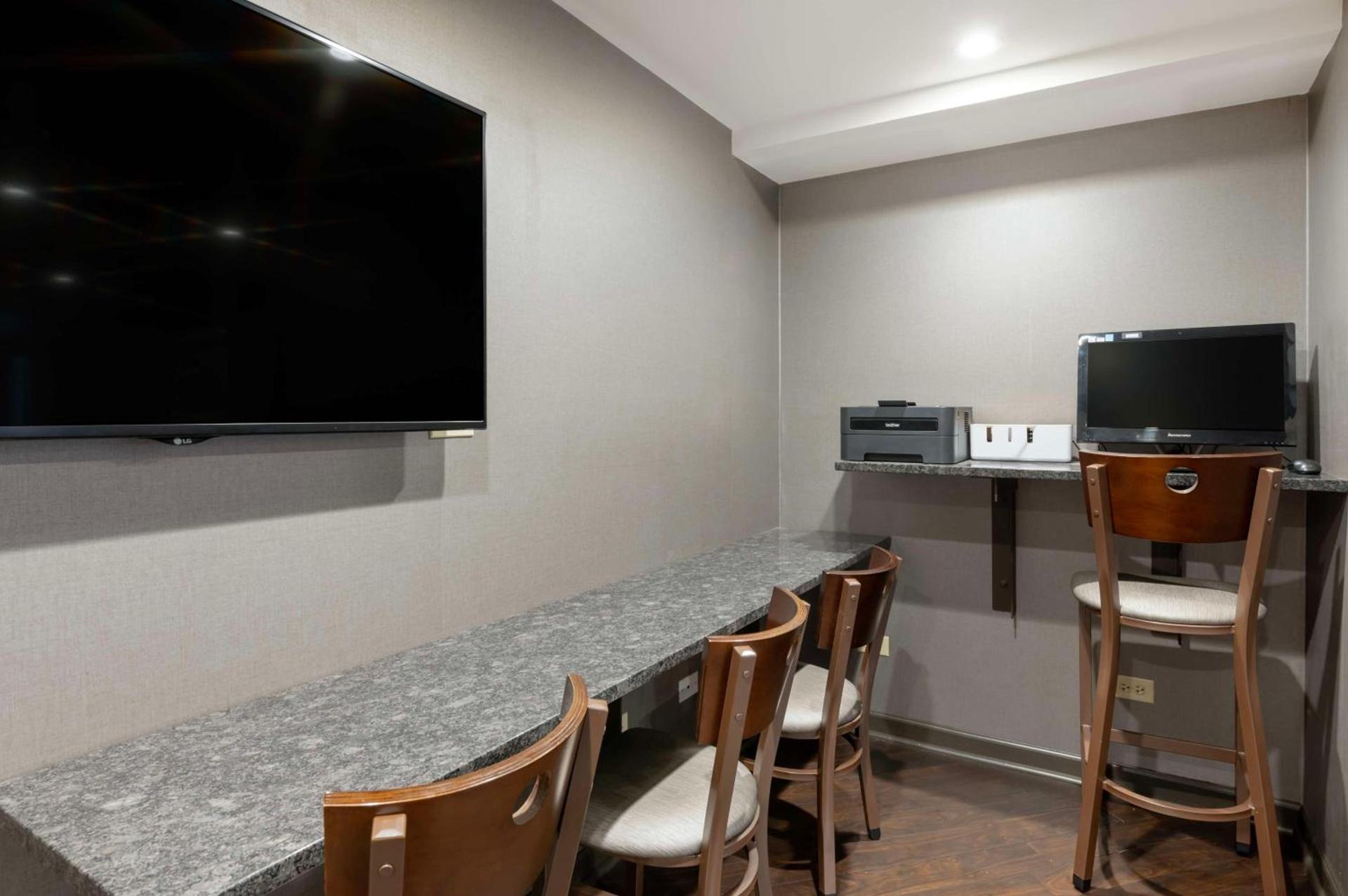 Best Western University Inn at Valparaiso photo 10