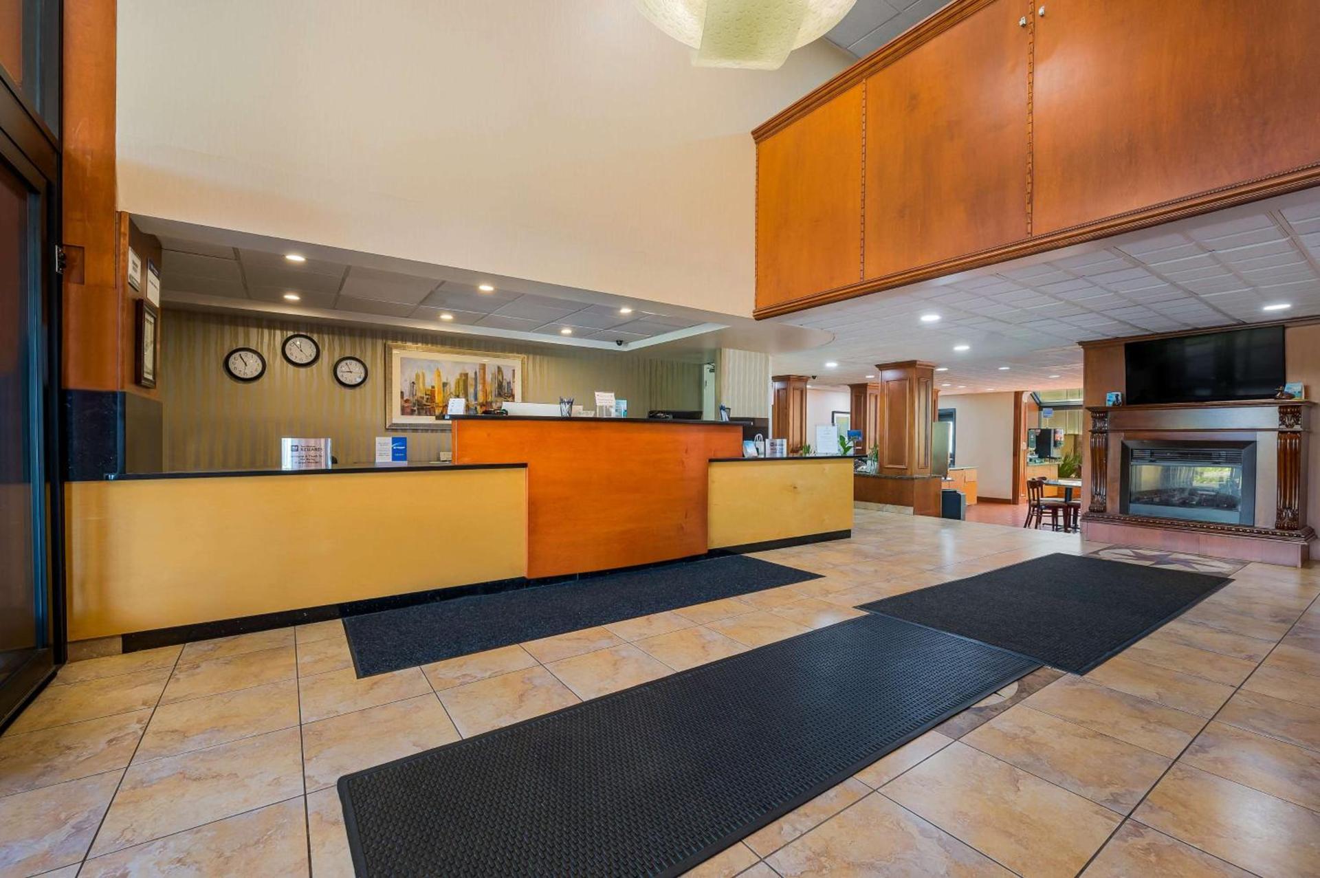 Best Western Detroit Livonia photo 11