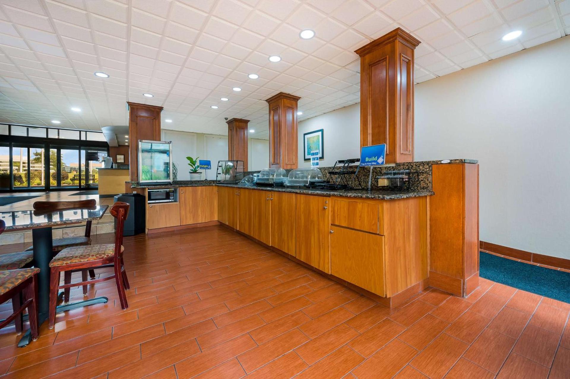 Best Western Detroit Livonia photo 37
