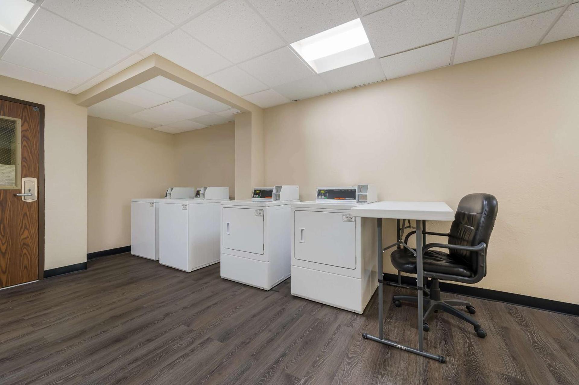 Best Western Detroit Livonia photo 35