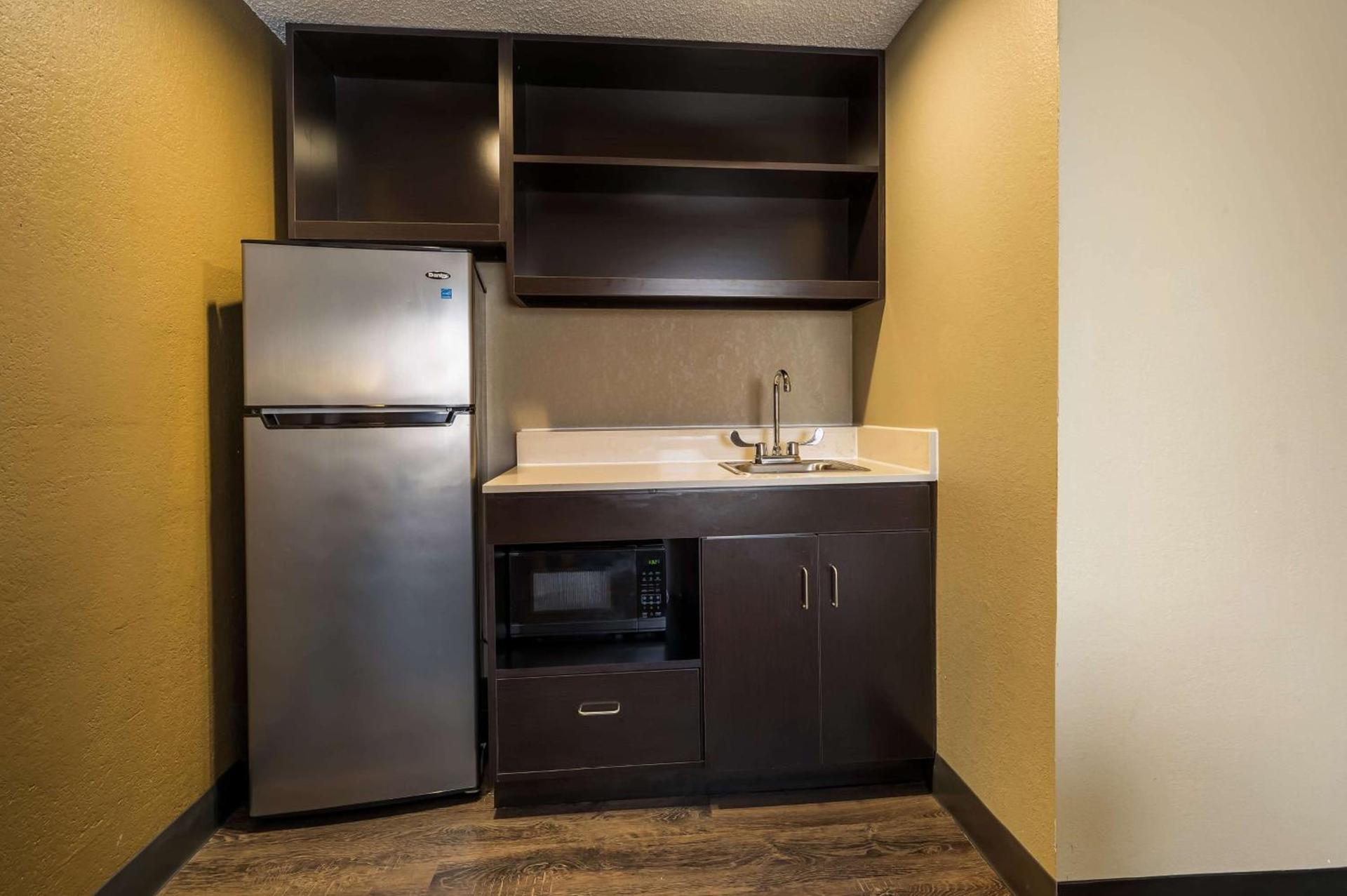 Best Western Detroit Livonia photo 13