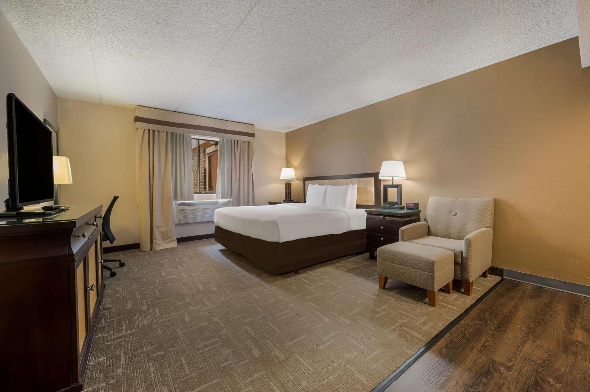 Best Western Detroit Livonia photo 22