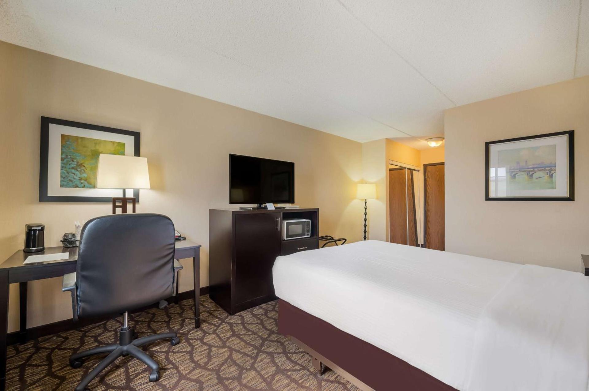 Best Western Detroit Livonia photo 27