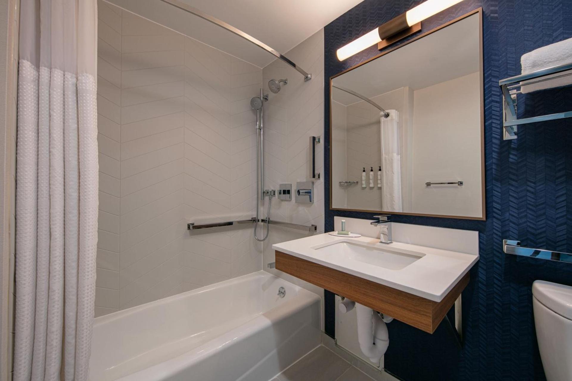Fairfield Inn by Marriott JFK Airport photo 17