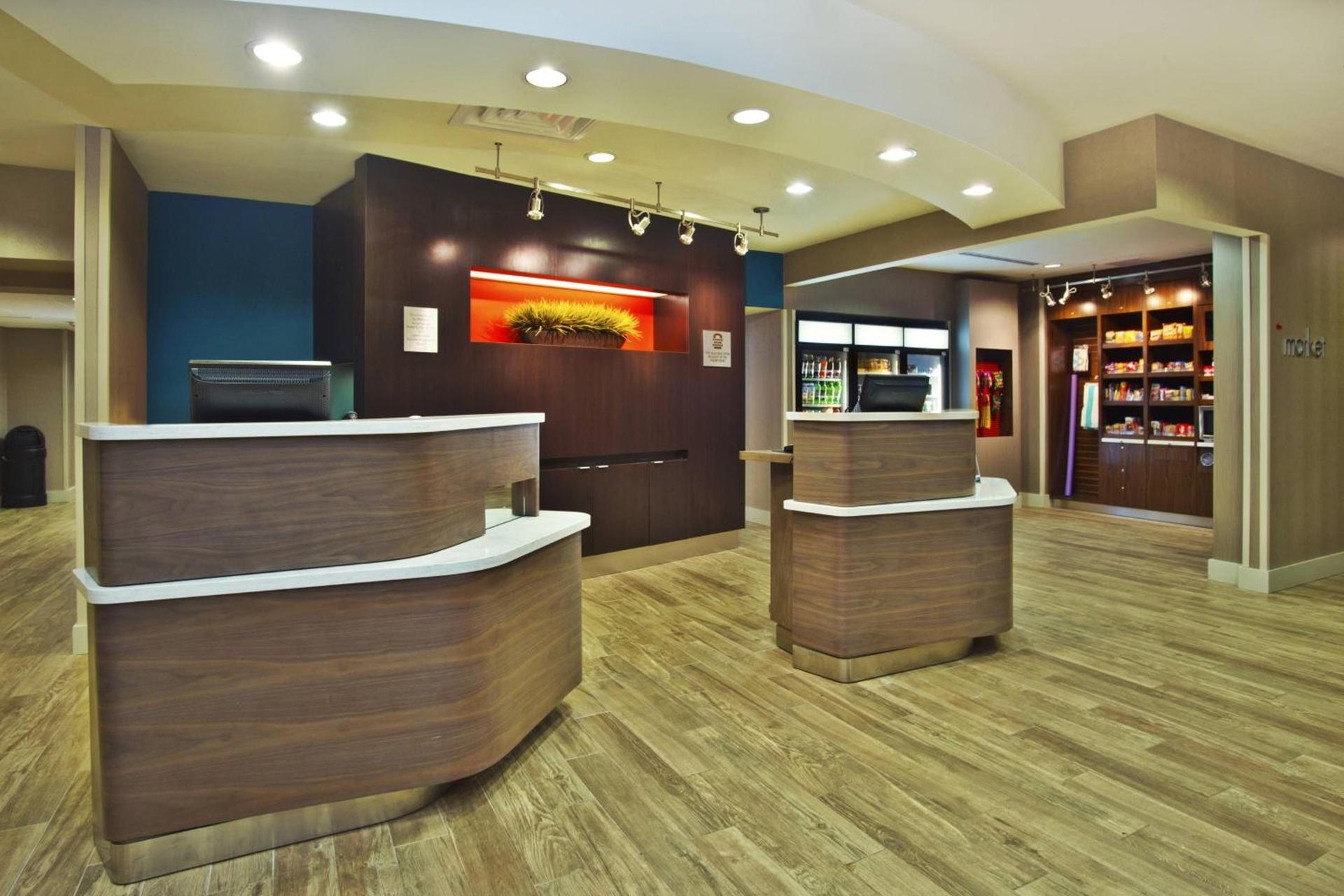 Courtyard by Marriott Gulfport Beachfront photo 2