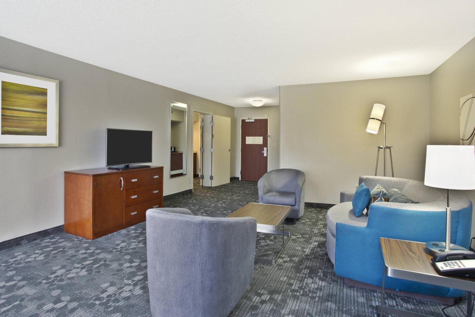 Courtyard by Marriott Gulfport Beachfront photo 9
