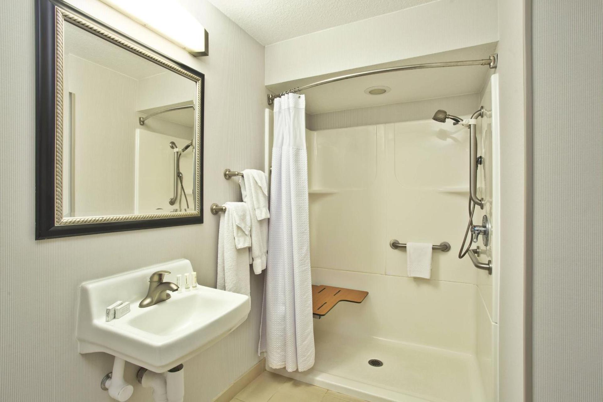 Courtyard by Marriott Gulfport Beachfront photo 7