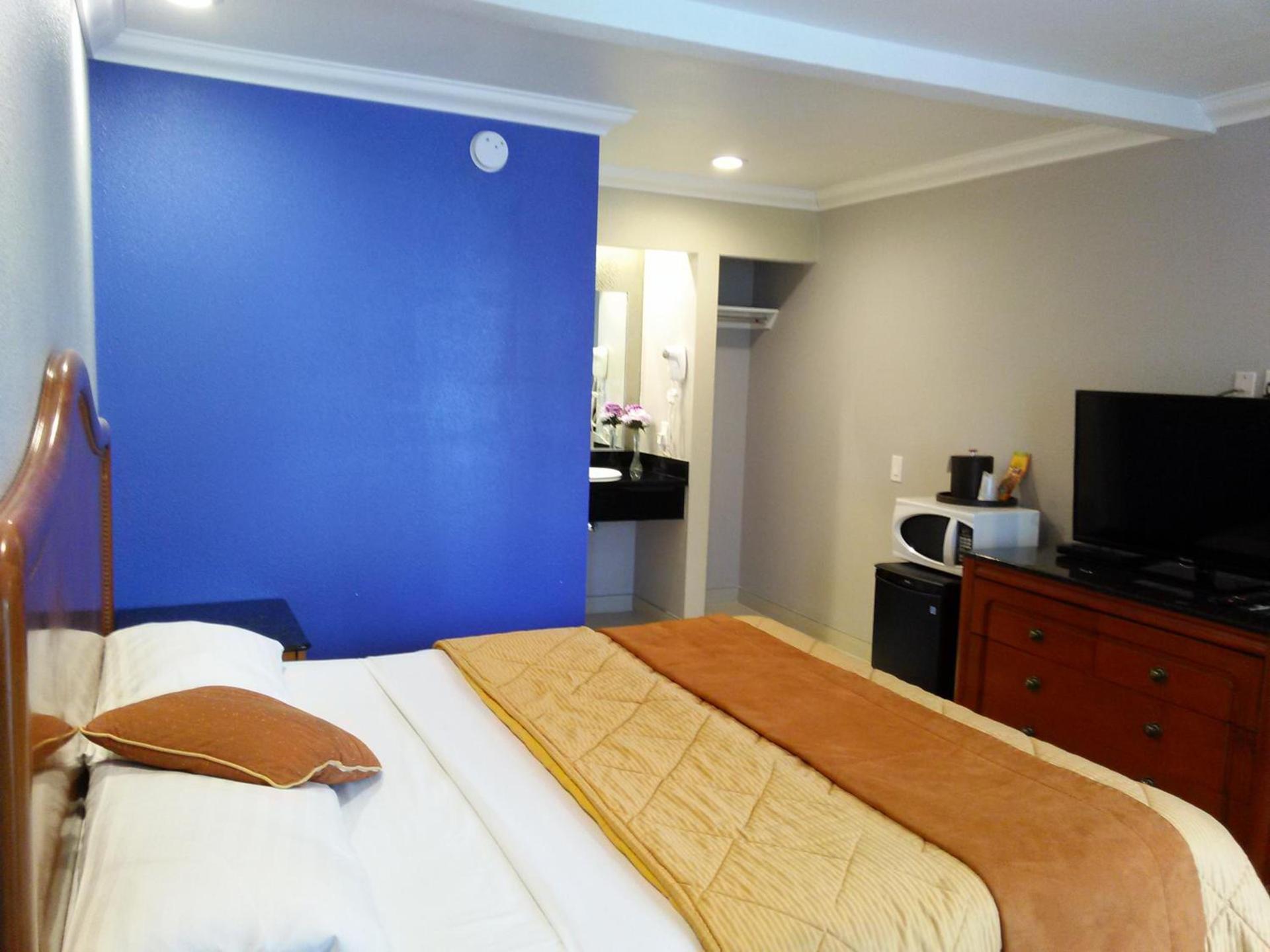 Highlander Motel photo 24