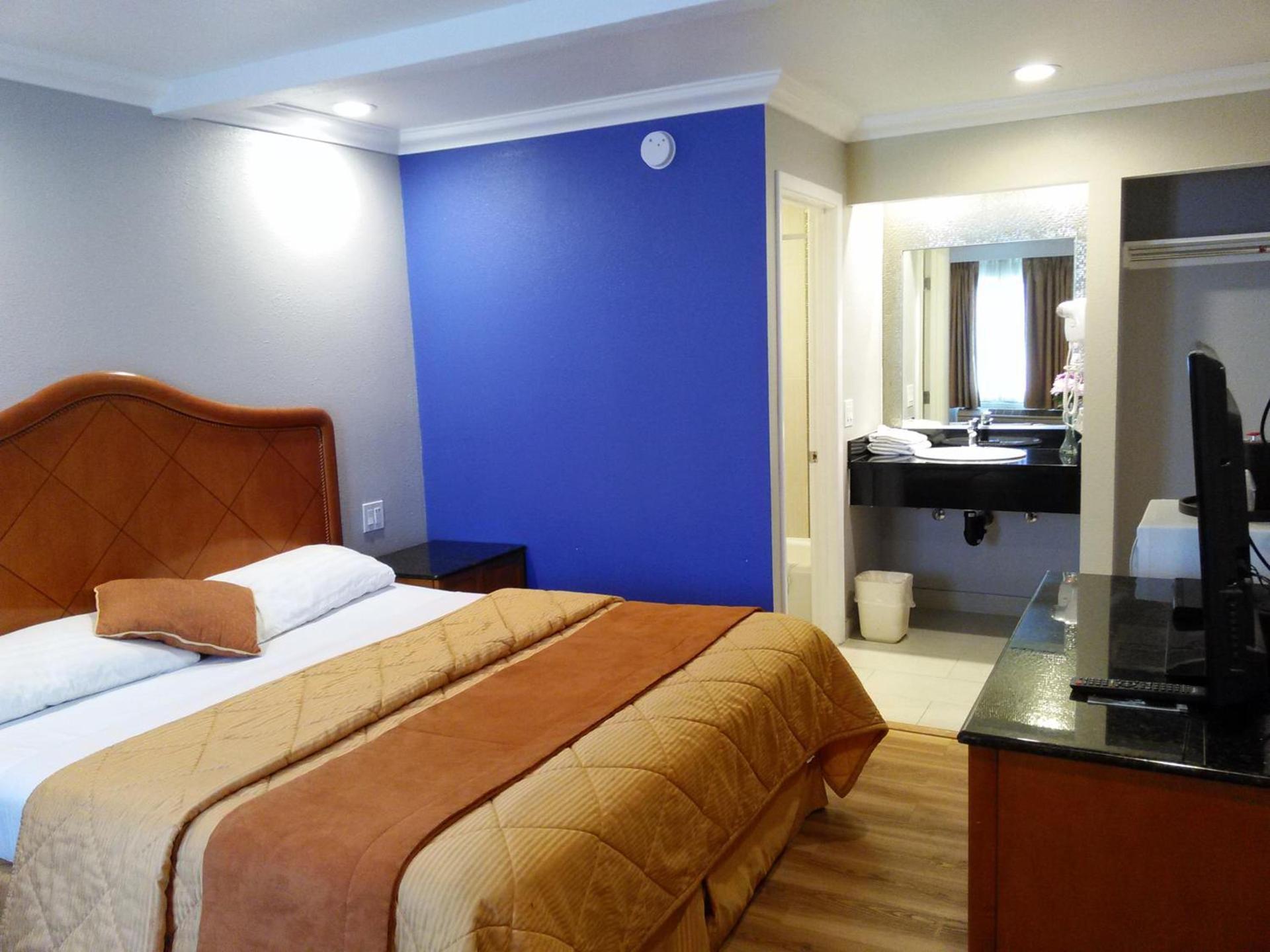 Highlander Motel photo 34
