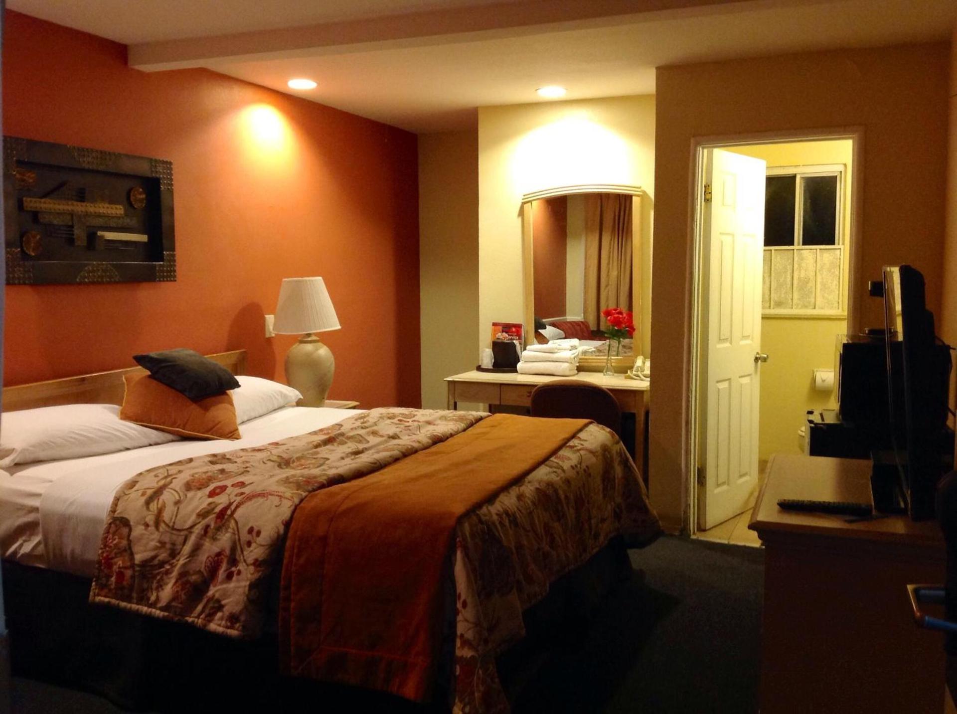 Highlander Motel photo 37