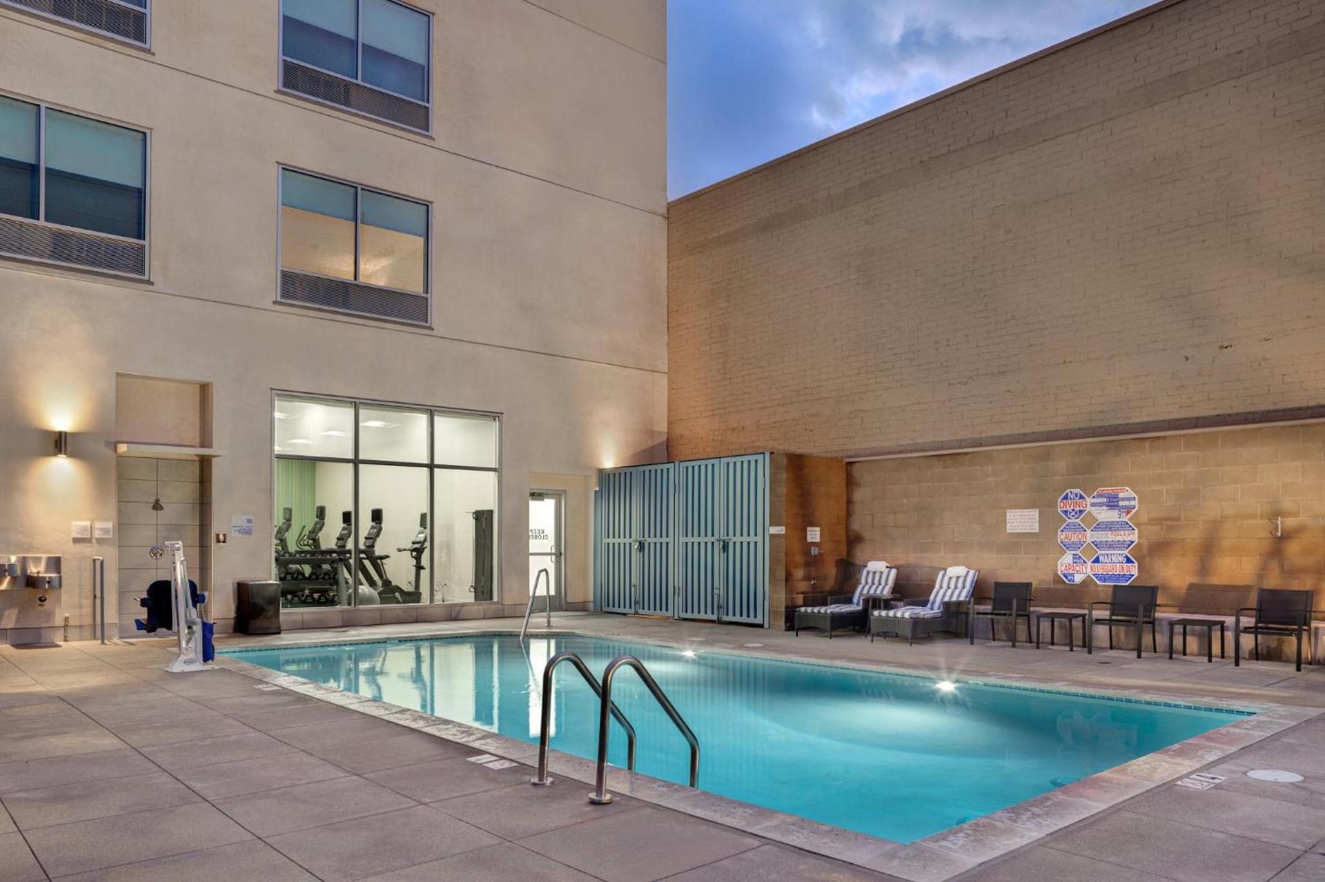 Holiday Inn Express & Suites - Glendale Downtown photo 63