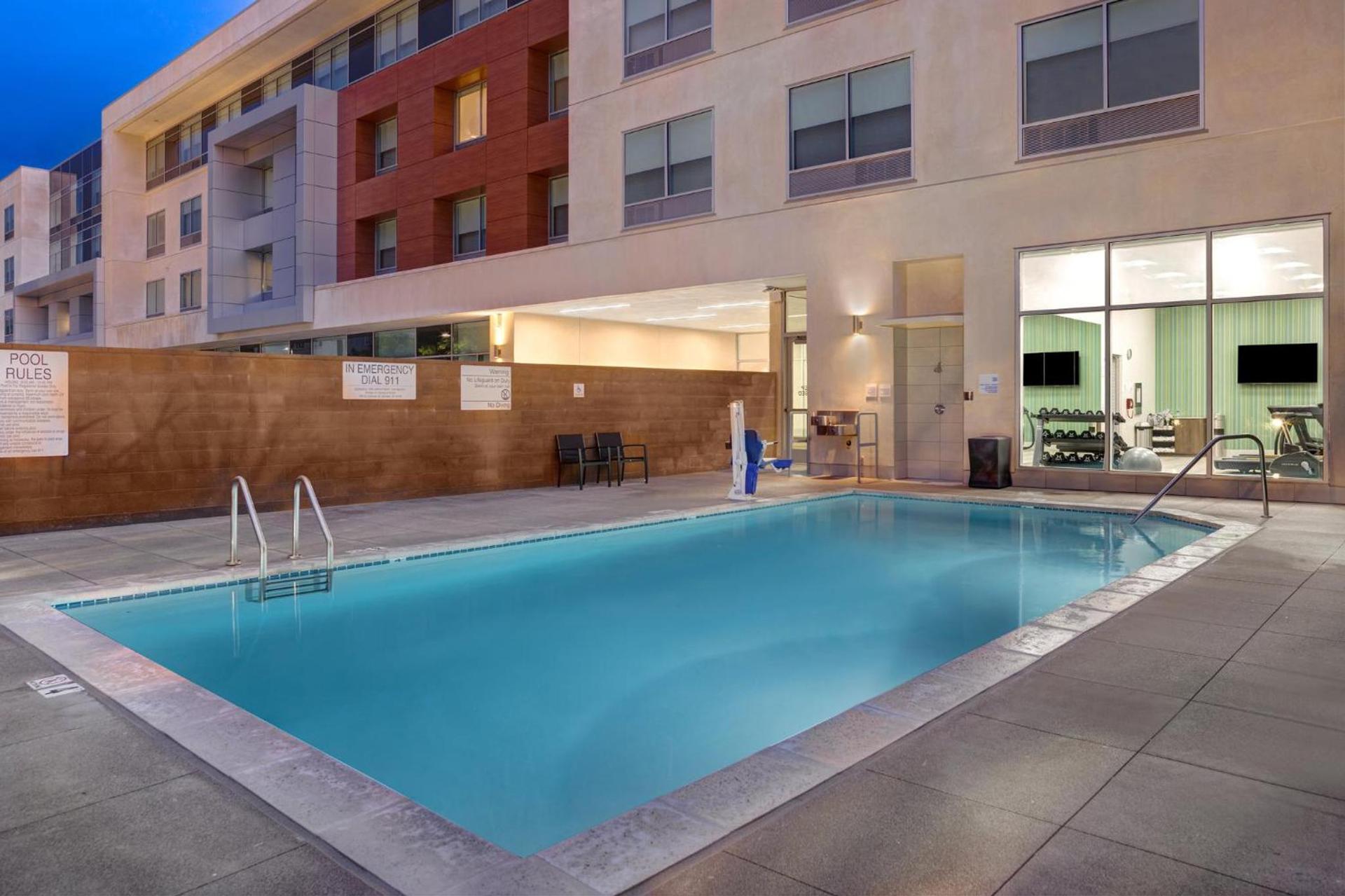 Holiday Inn Express & Suites - Glendale Downtown photo 87