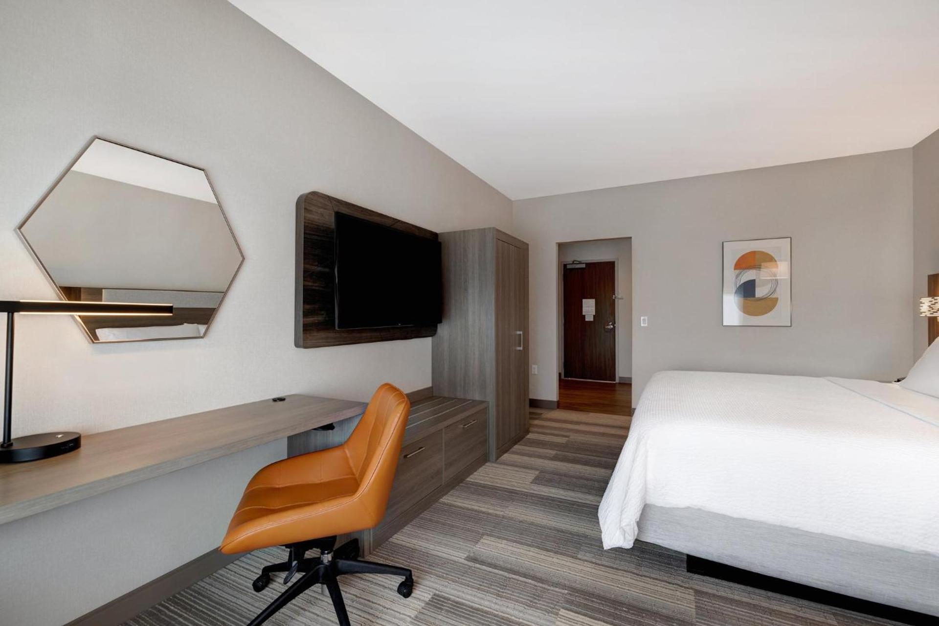 Holiday Inn Express & Suites - Glendale Downtown photo 65