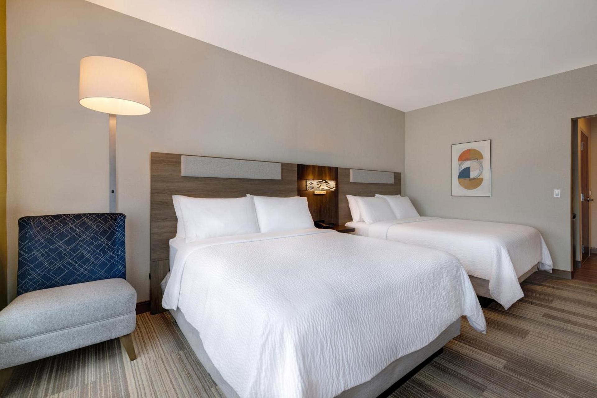 Holiday Inn Express & Suites - Glendale Downtown photo 75