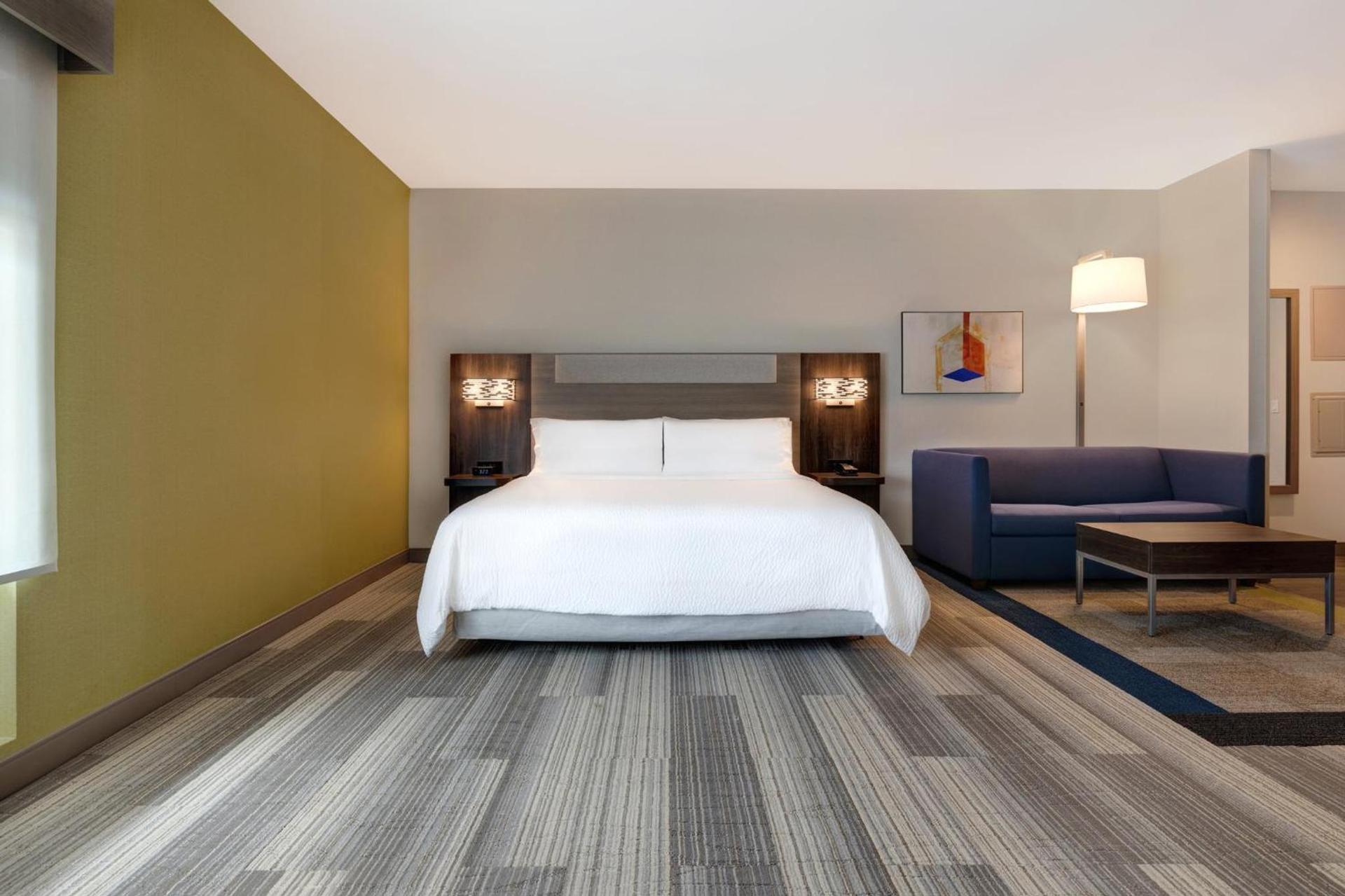 Holiday Inn Express & Suites - Glendale Downtown photo 81