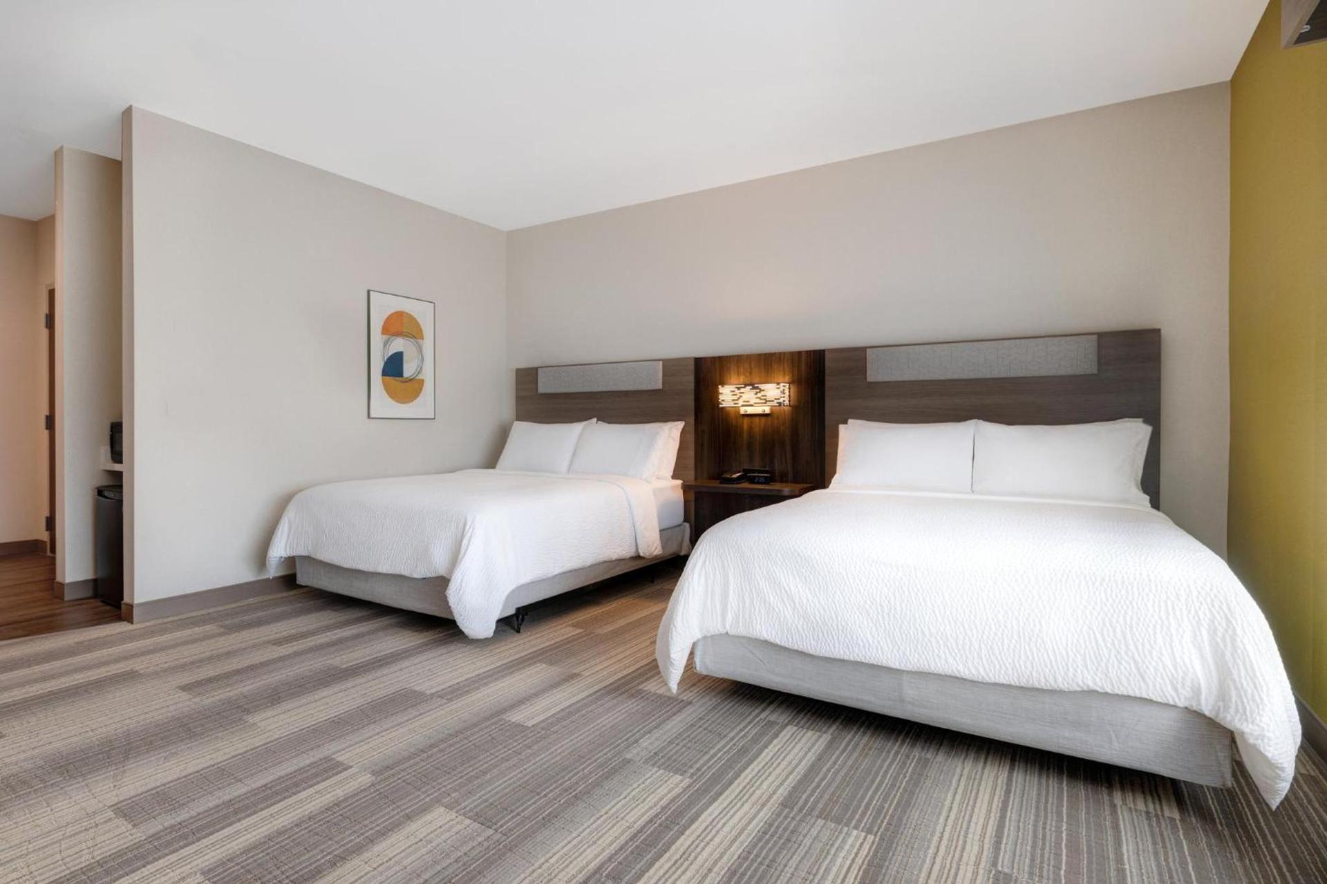 Holiday Inn Express & Suites - Glendale Downtown photo 71