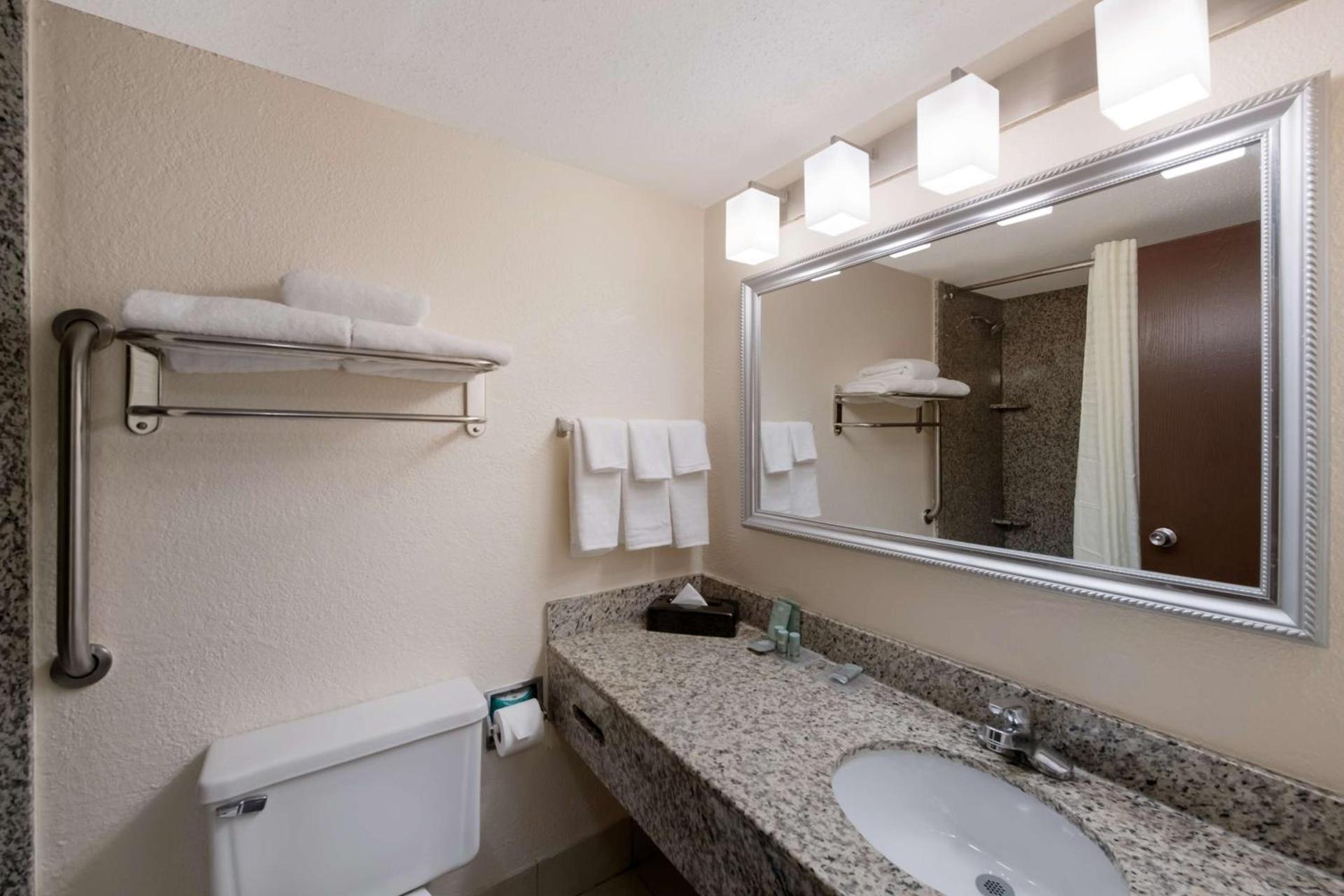 Best Western Hampton Coliseum Inn photo 18
