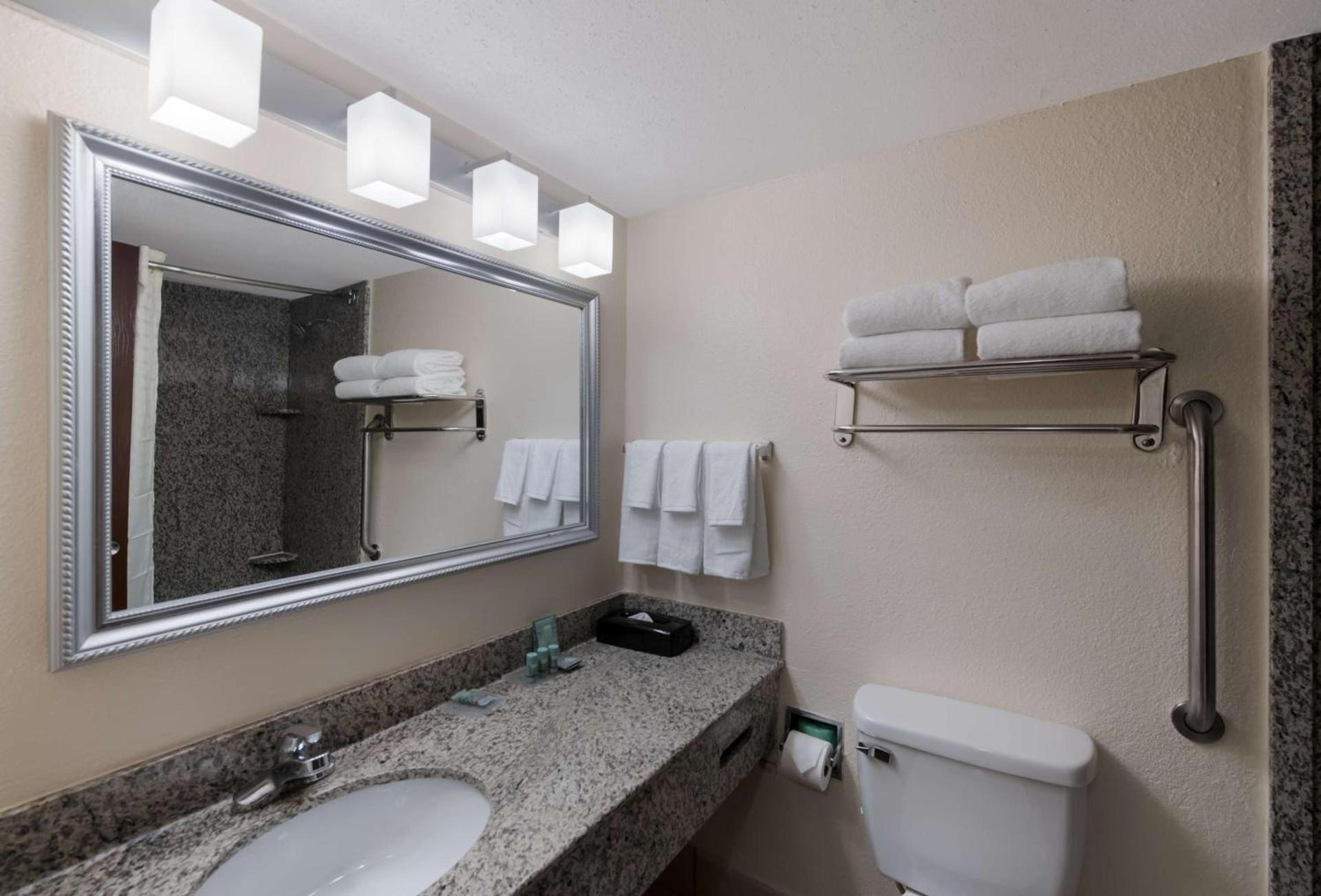 Best Western Hampton Coliseum Inn photo 19