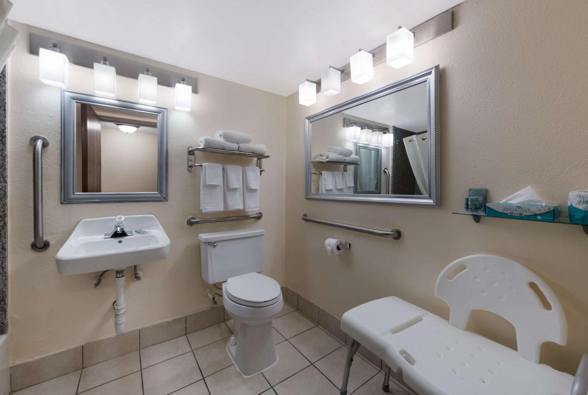 Best Western Hampton Coliseum Inn photo 20