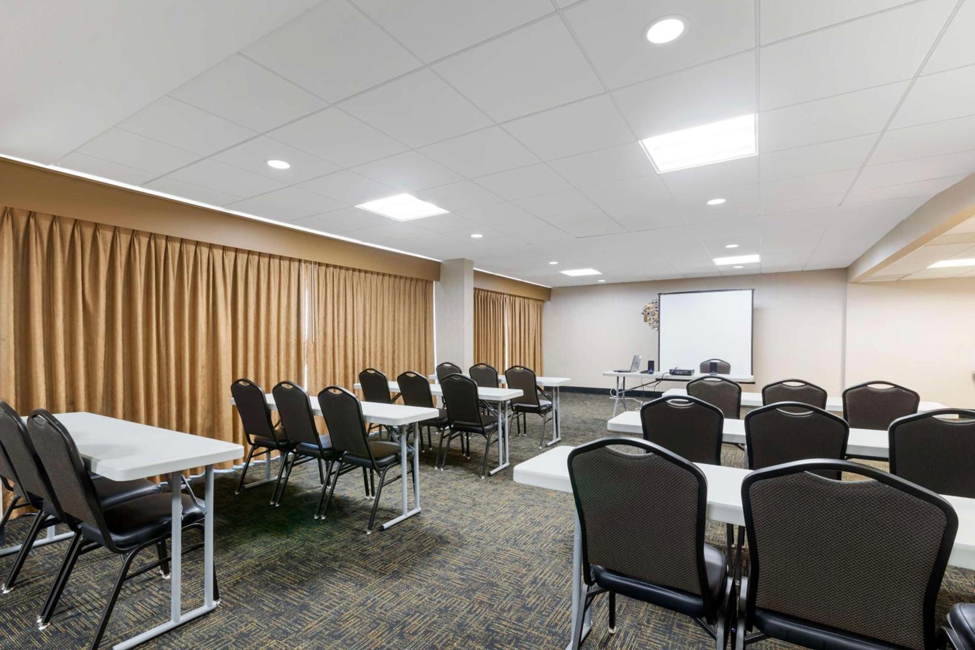 Best Western Plus Midwest Inn photo 26