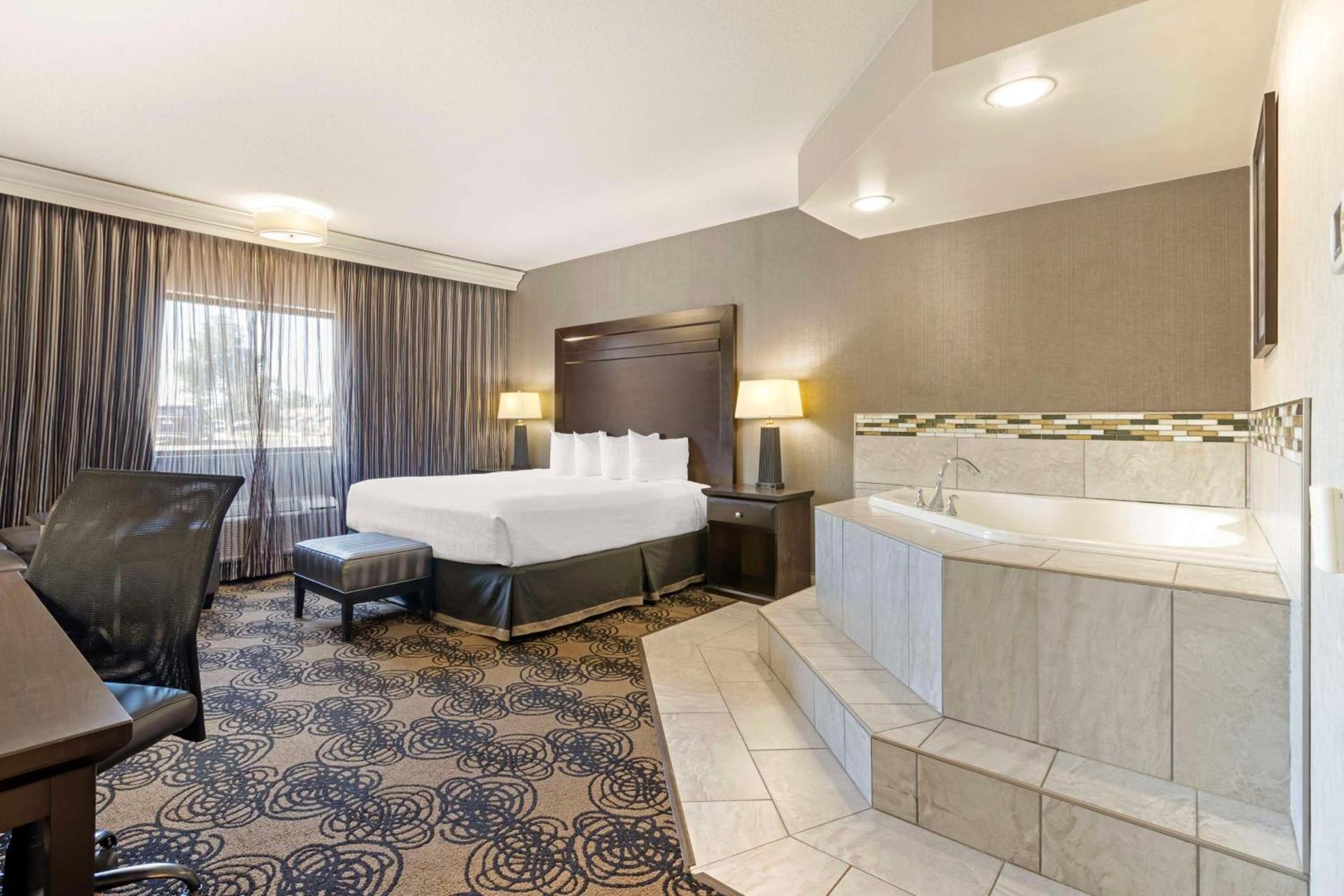 Best Western Plus Midwest Inn photo 4