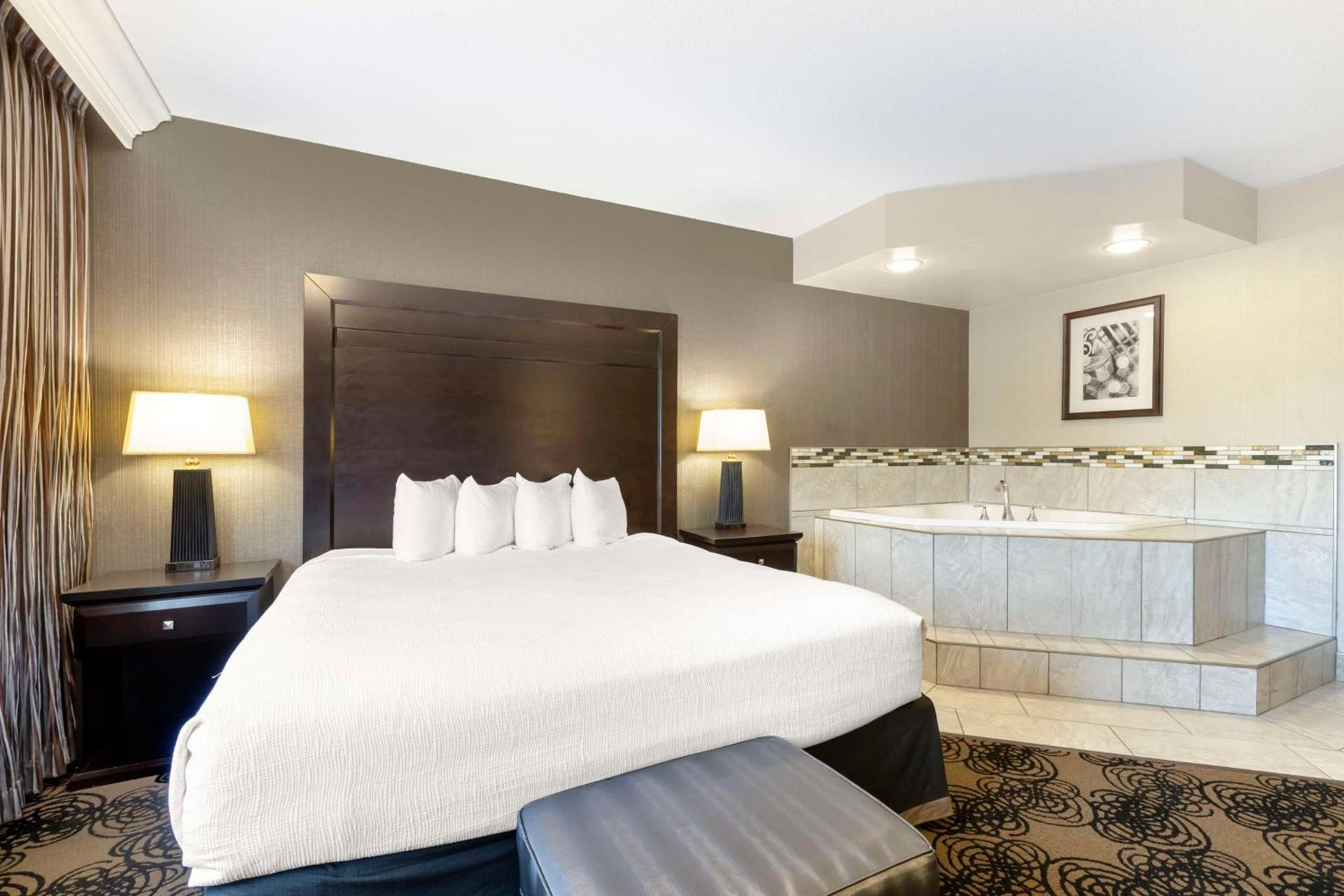 Best Western Plus Midwest Inn photo 13