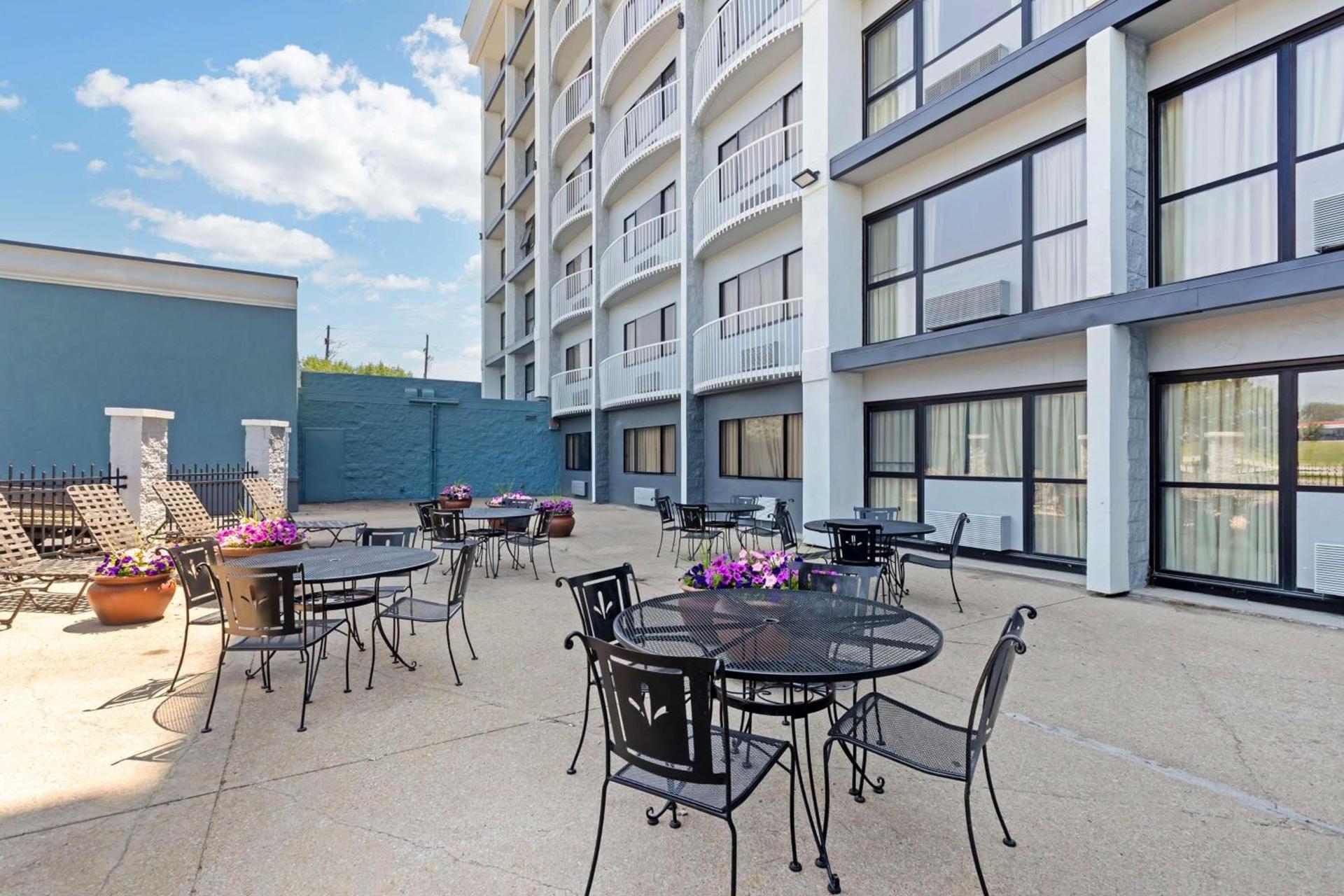 Best Western Plus Midwest Inn photo 10