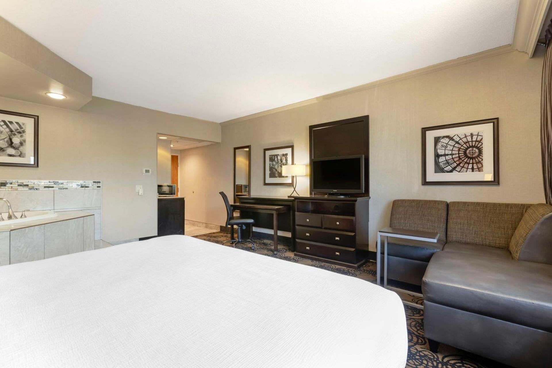 Best Western Plus Midwest Inn photo 14