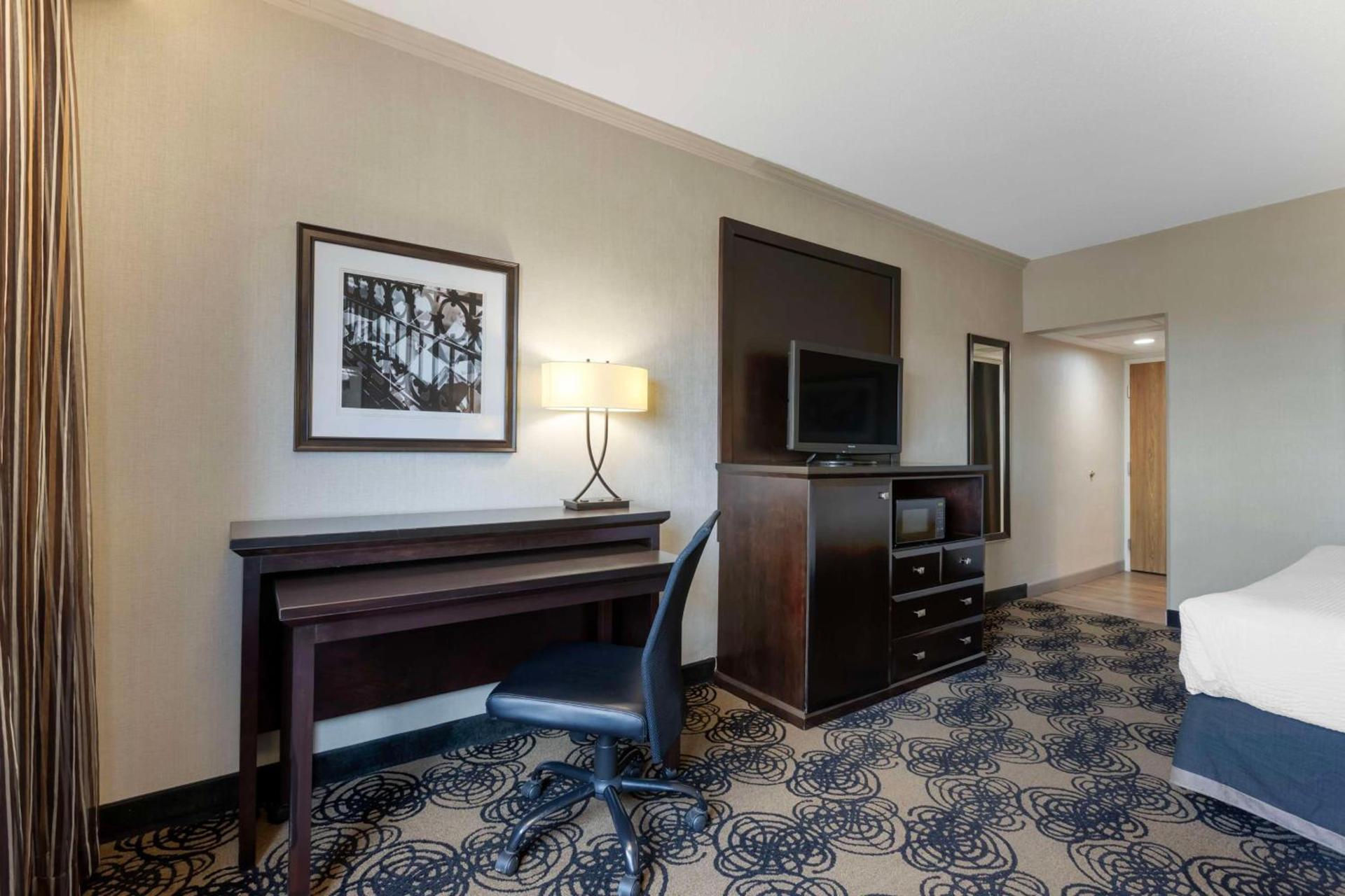 Best Western Plus Midwest Inn photo 17