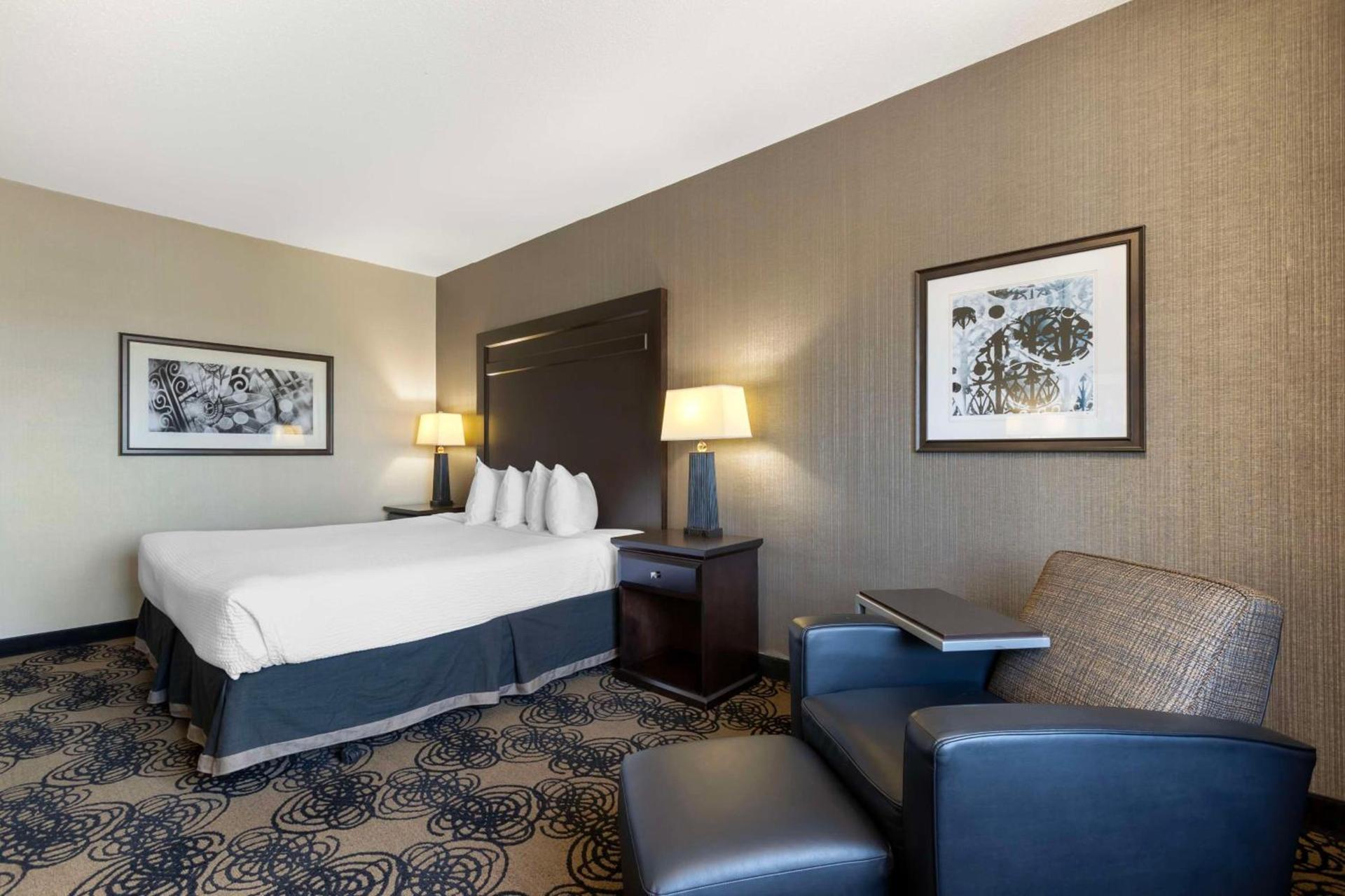 Best Western Plus Midwest Inn photo 18