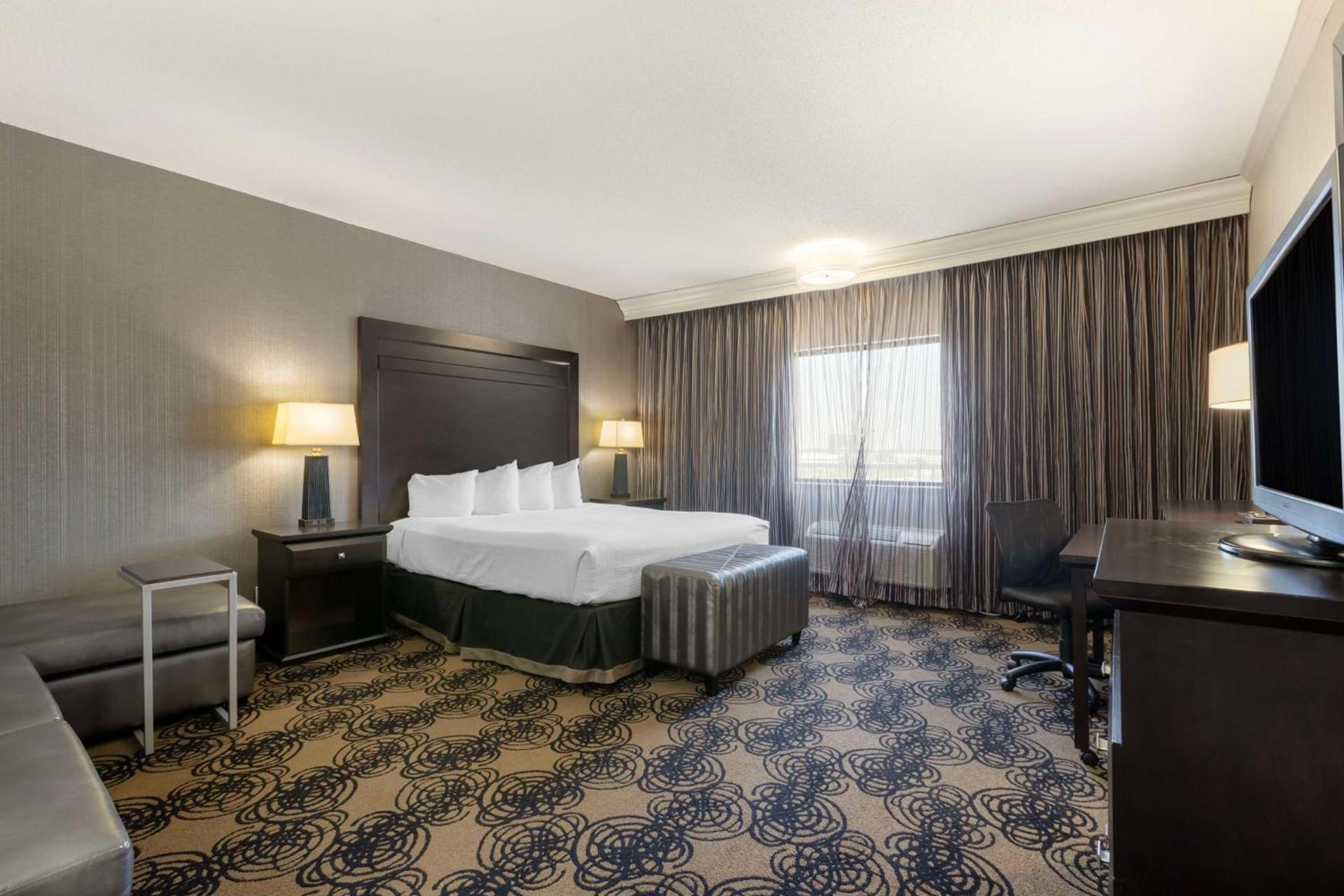 Best Western Plus Midwest Inn photo 19