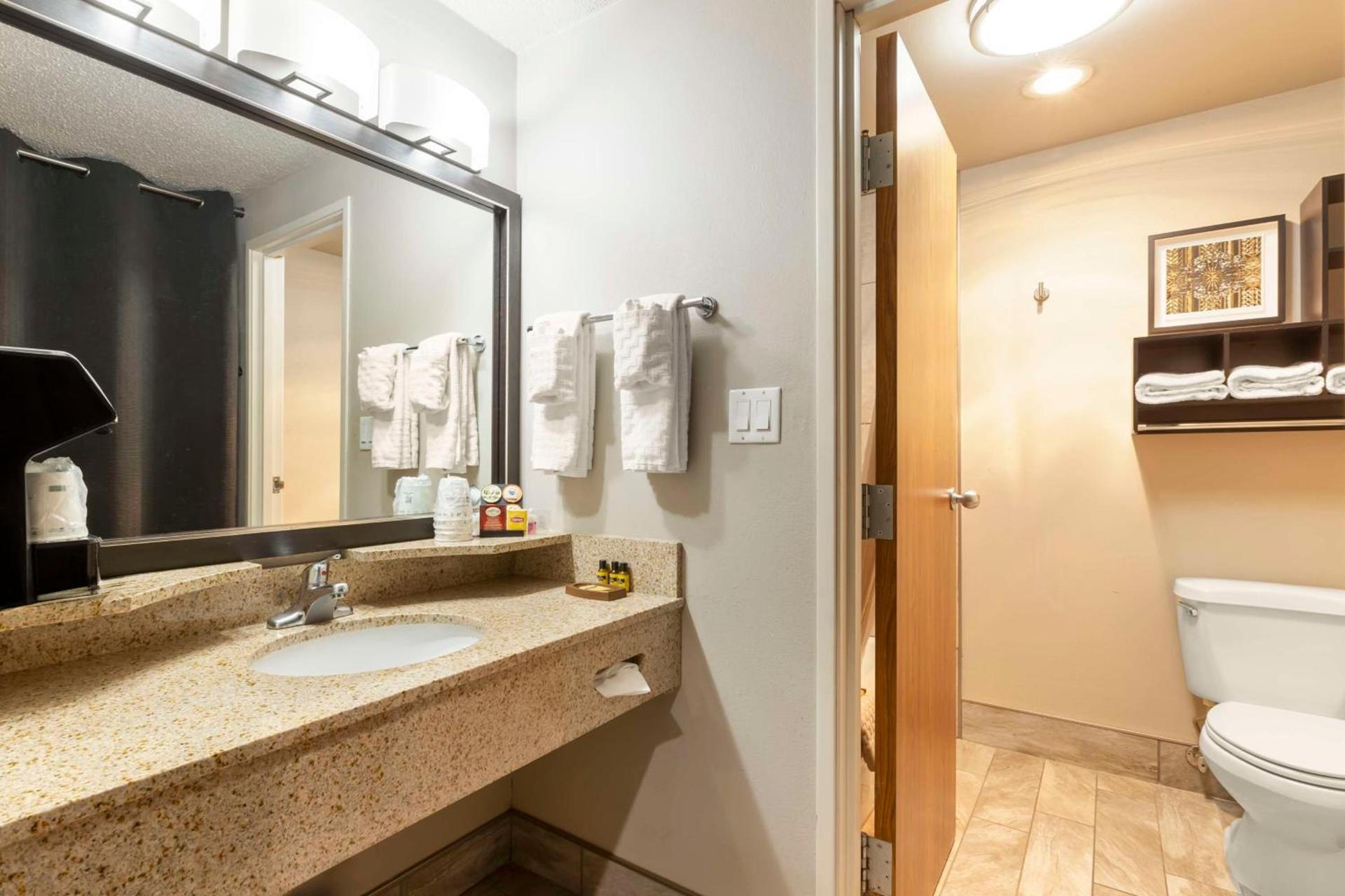 Best Western Plus Midwest Inn photo 15
