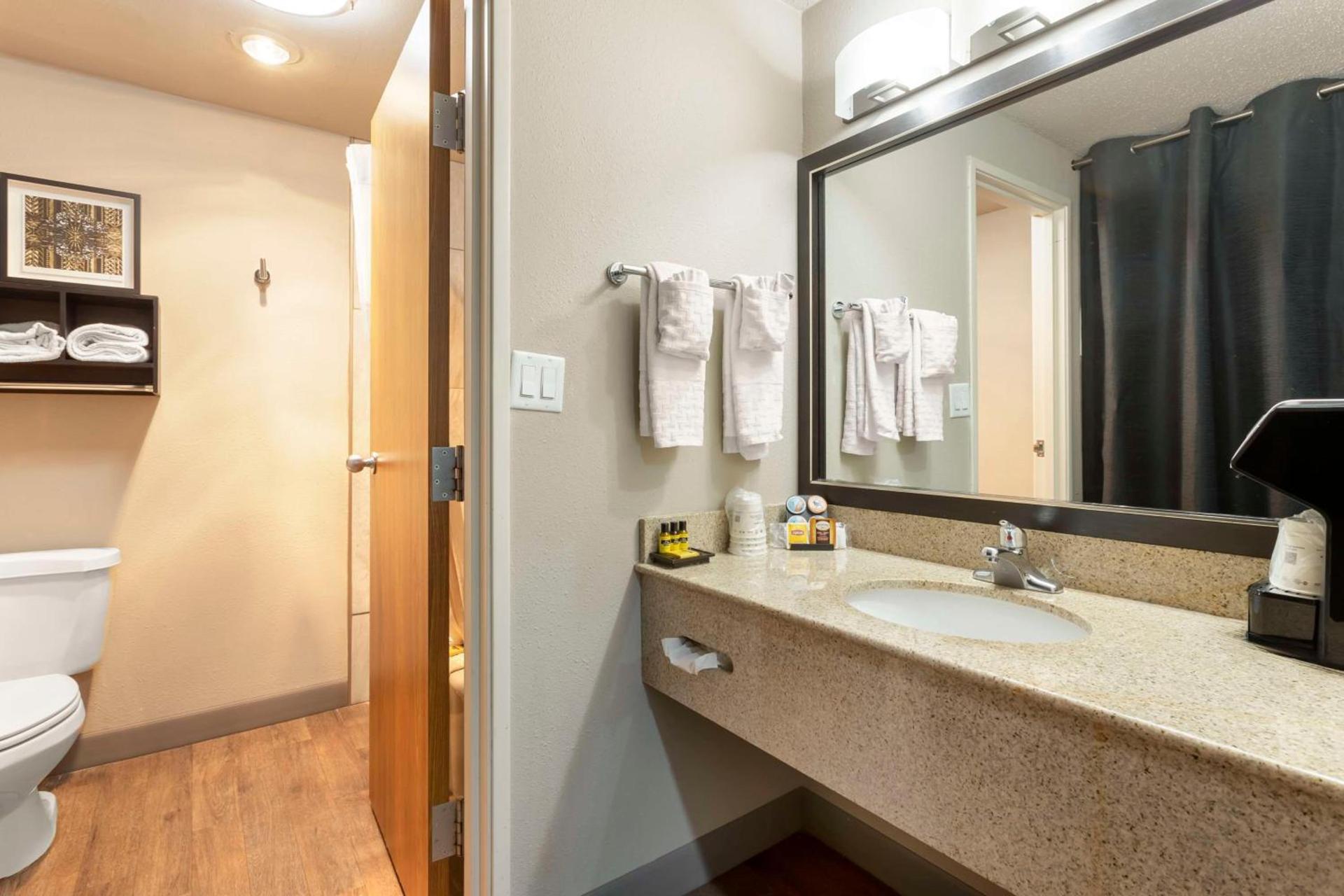 Best Western Plus Midwest Inn photo 22
