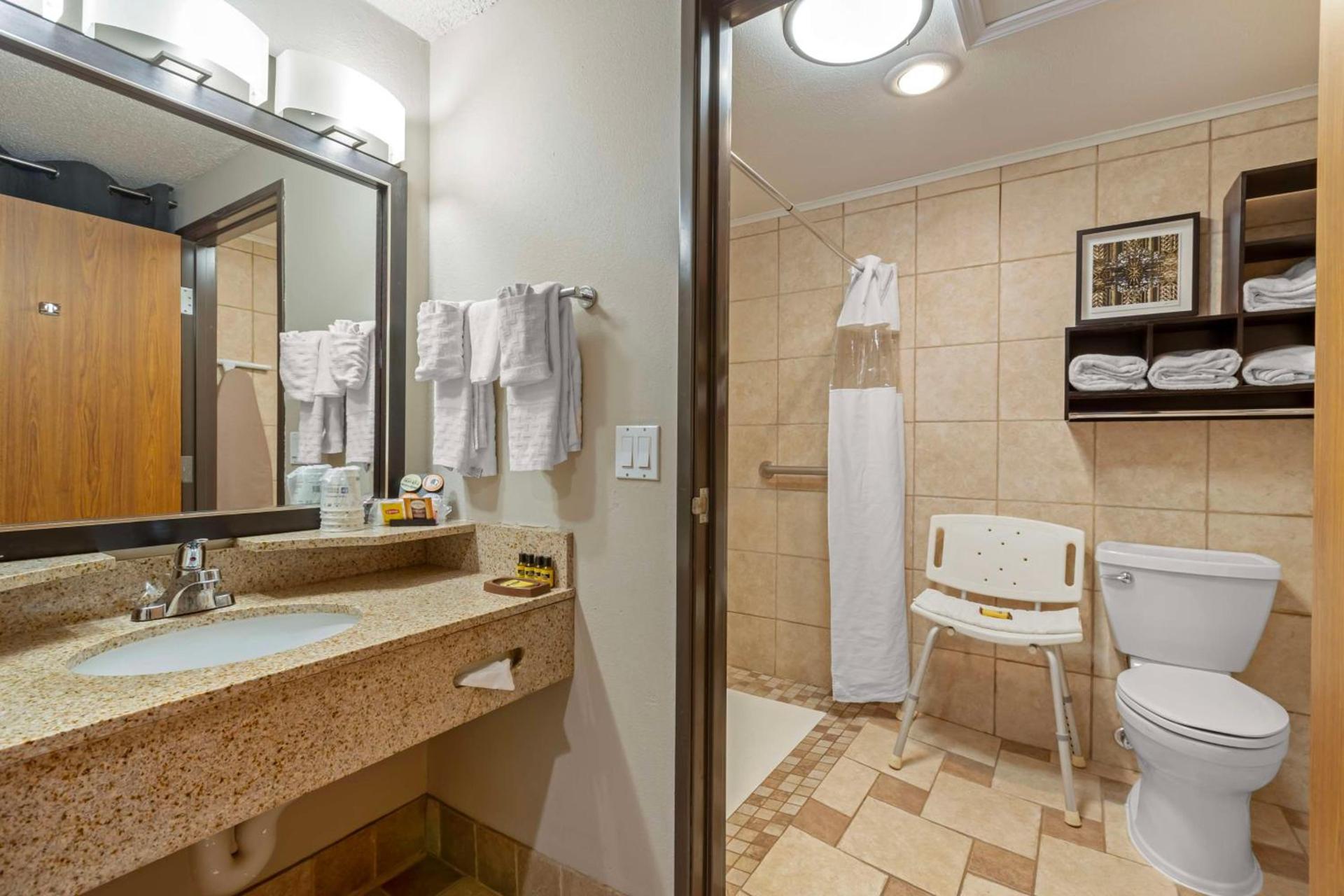 Best Western Plus Midwest Inn photo 25