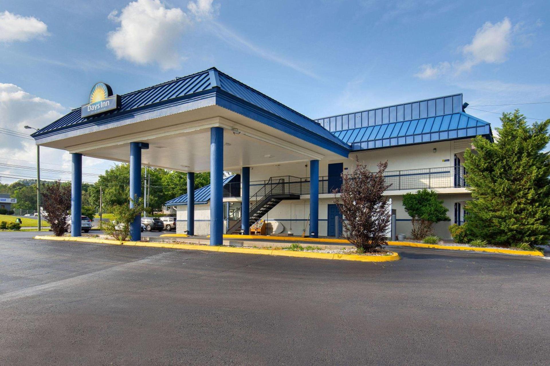 Days Inn by Wyndham Knoxville North photo 2