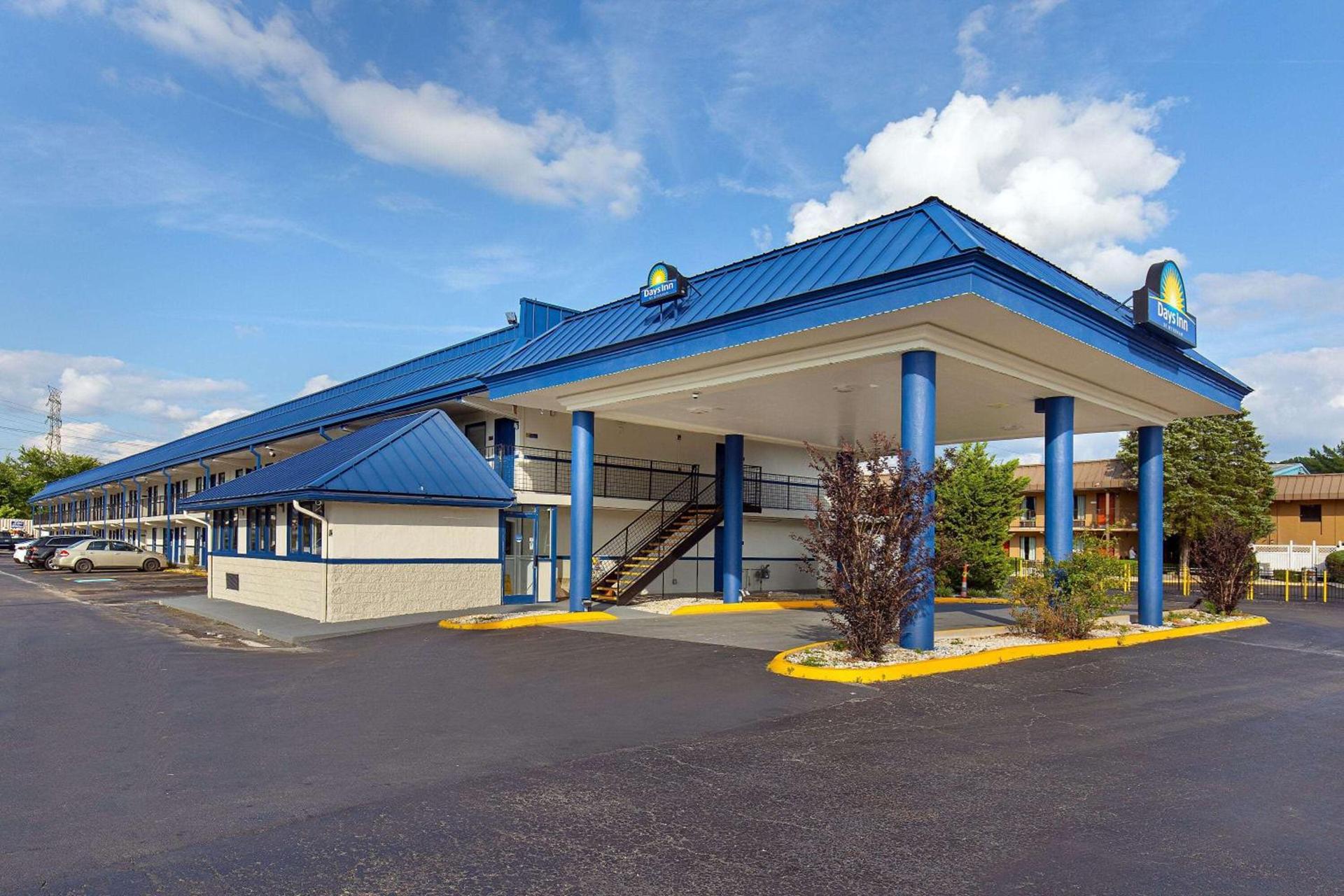 Days Inn by Wyndham Knoxville North photo 3