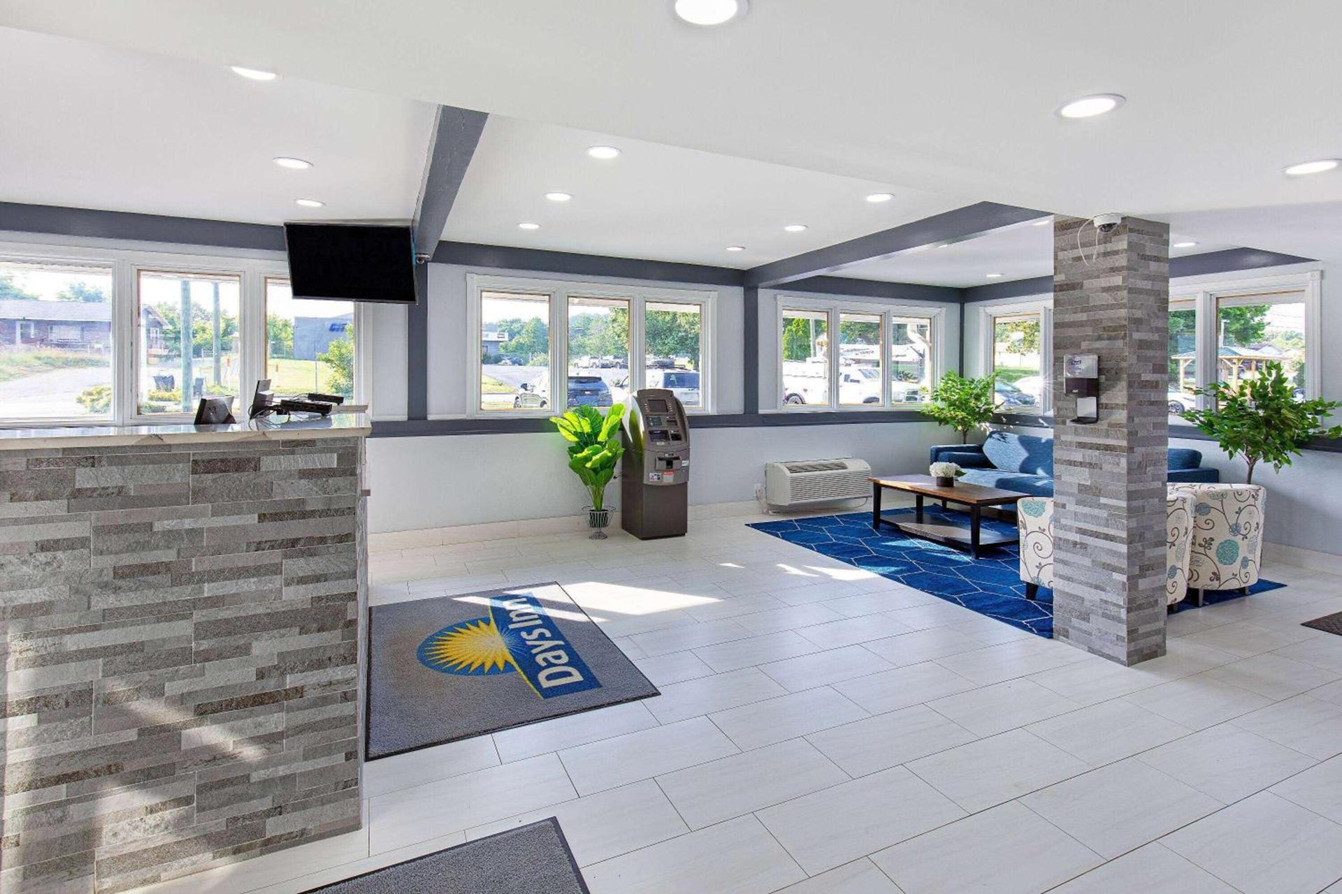 Days Inn by Wyndham Knoxville North photo 6