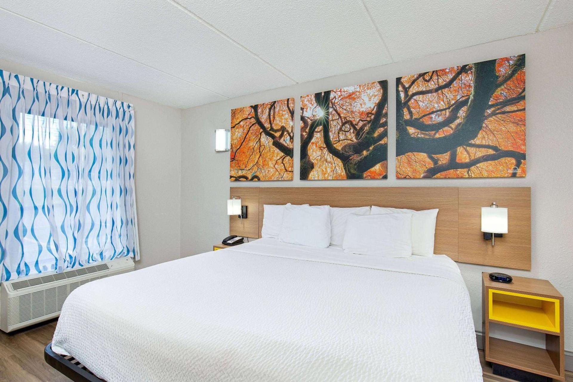 Days Inn by Wyndham Knoxville North photo 22