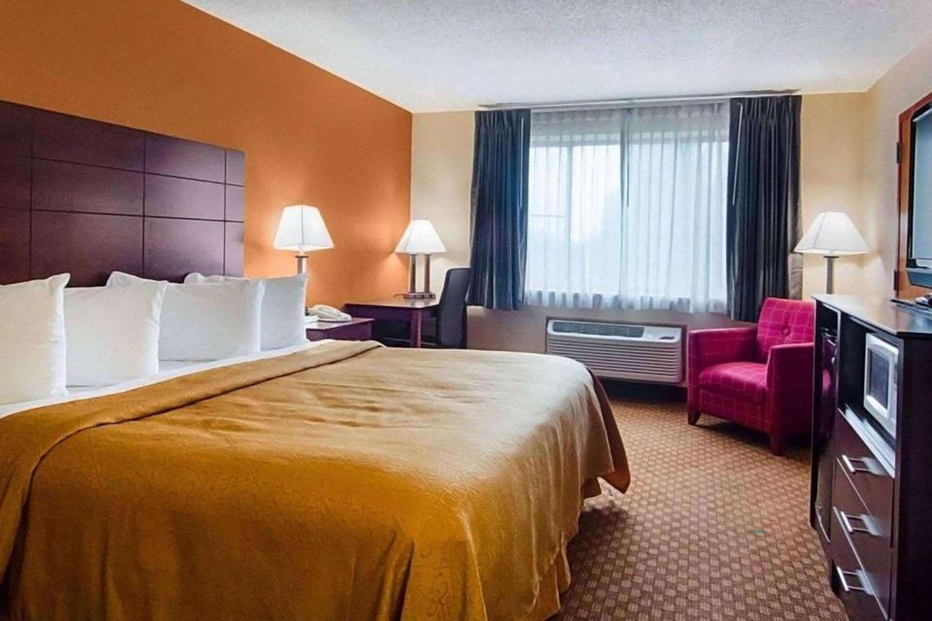 Super 8 by Wyndham Sturtevant Racine photo 20
