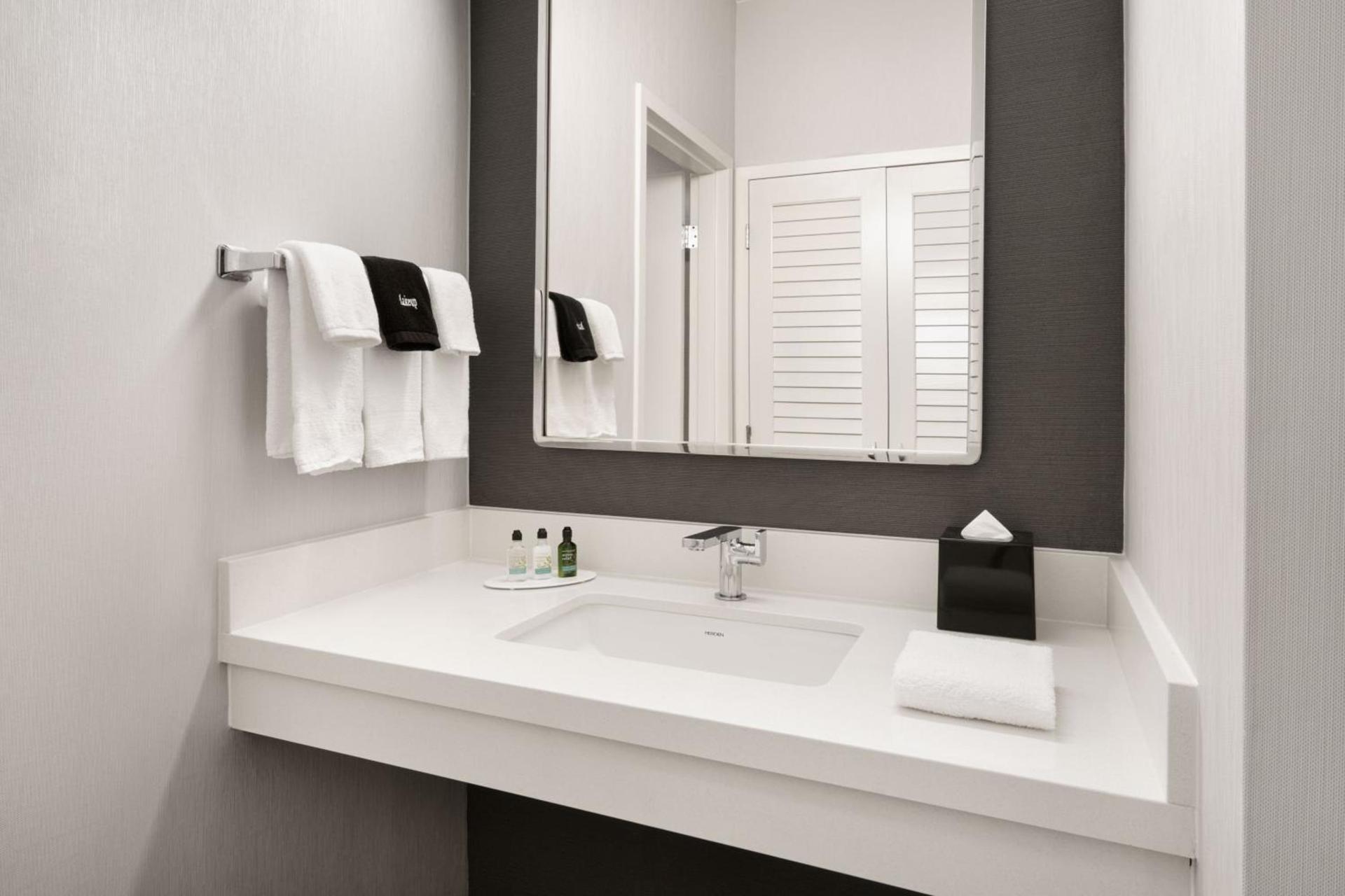 Courtyard by Marriott Memphis Airport photo 11
