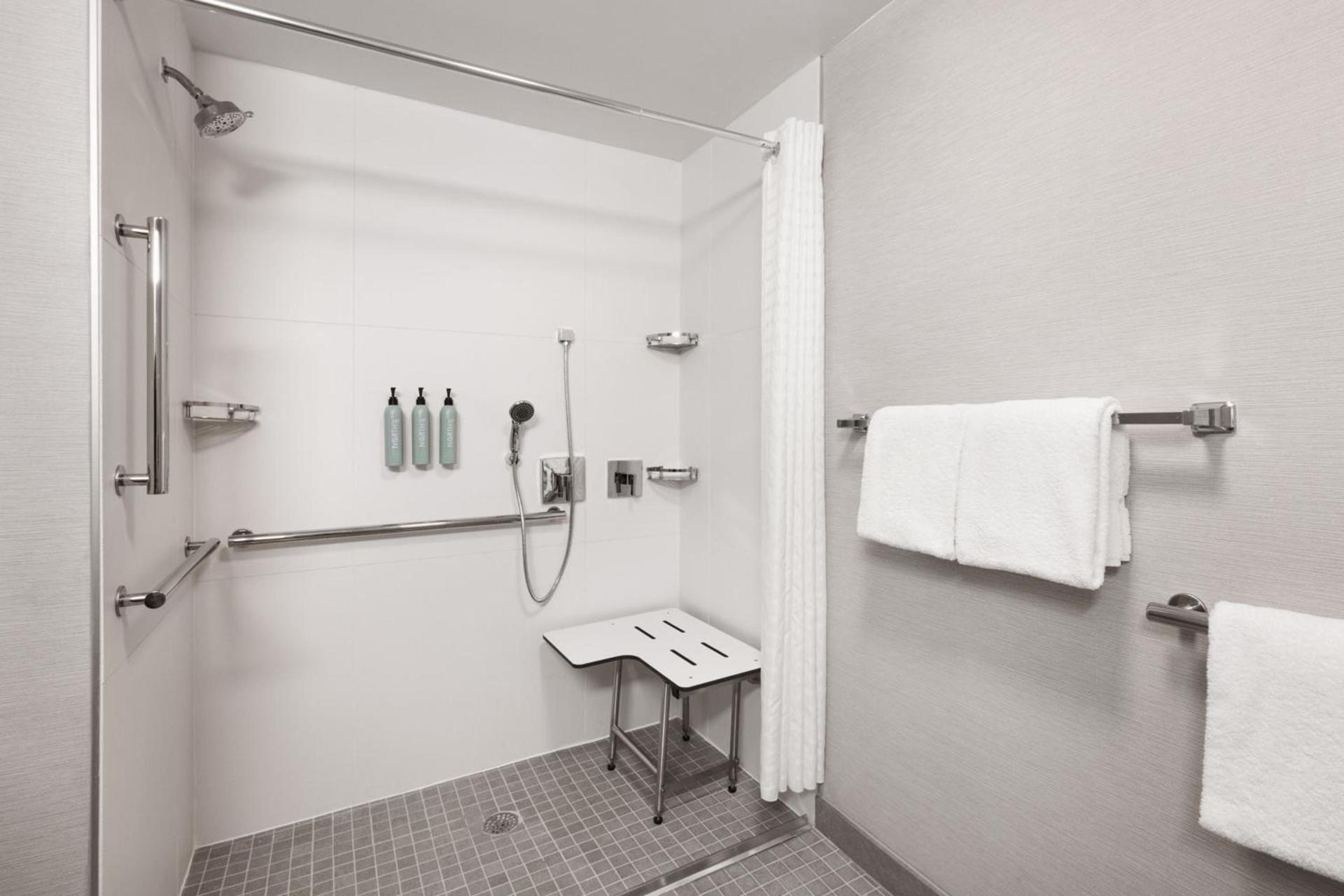 Courtyard by Marriott Memphis Airport photo 13