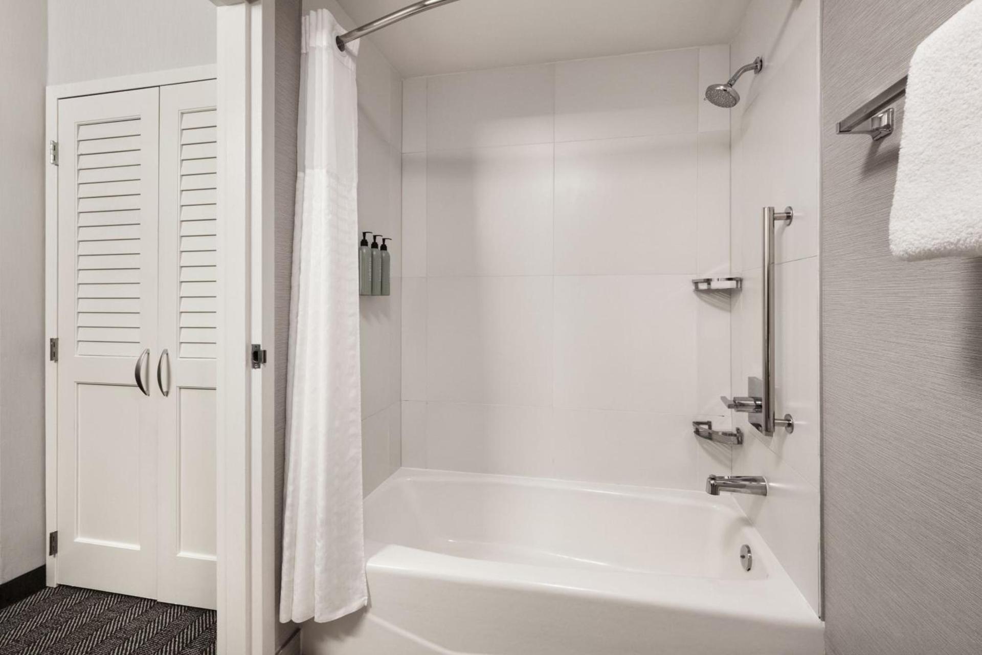 Courtyard by Marriott Memphis Airport photo 15