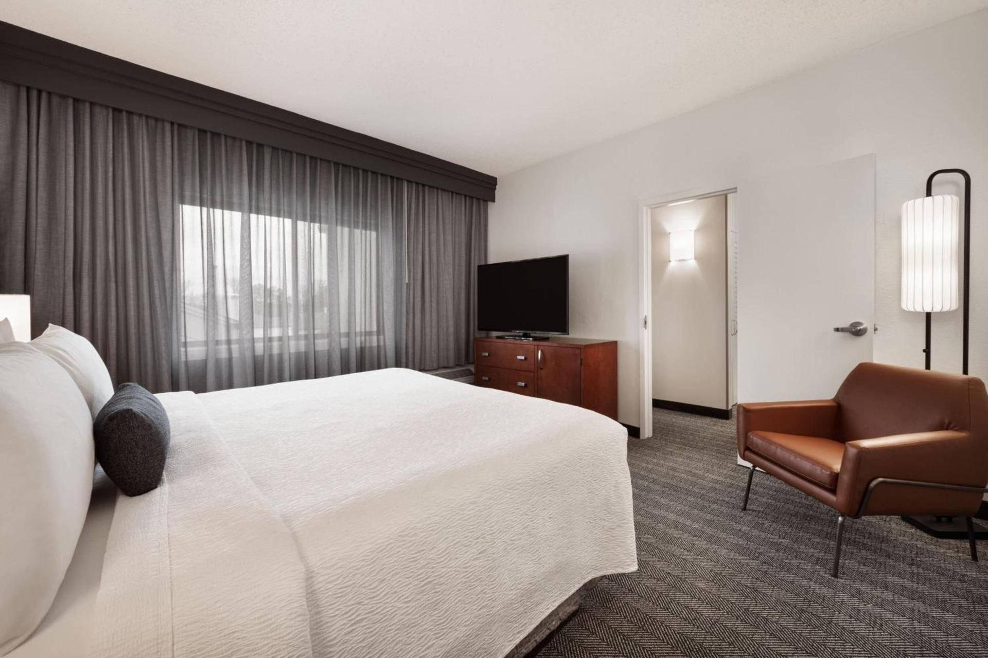Courtyard by Marriott Memphis Airport photo 17