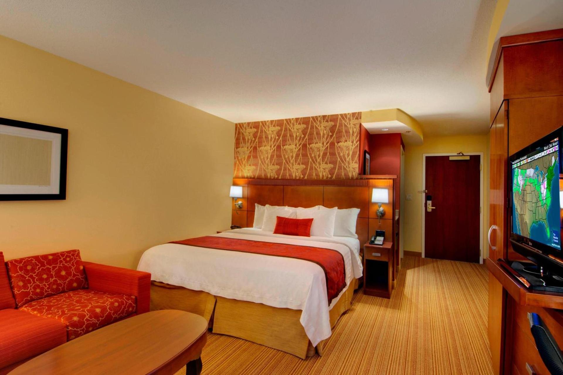 Courtyard by Marriott Madison East photo 6