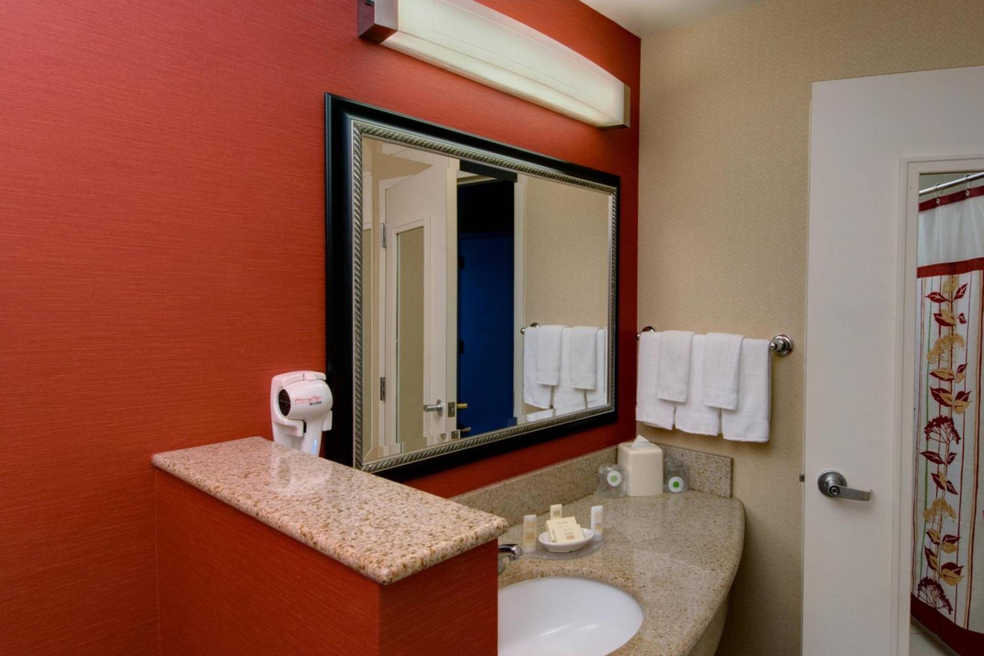 Courtyard by Marriott Madison East photo 9