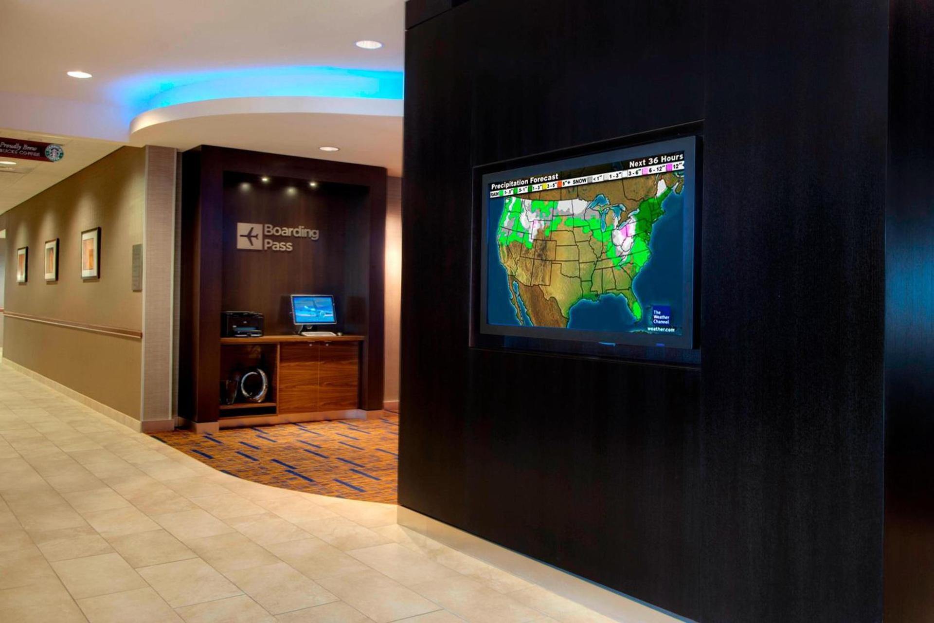 Courtyard by Marriott Madison East photo 12
