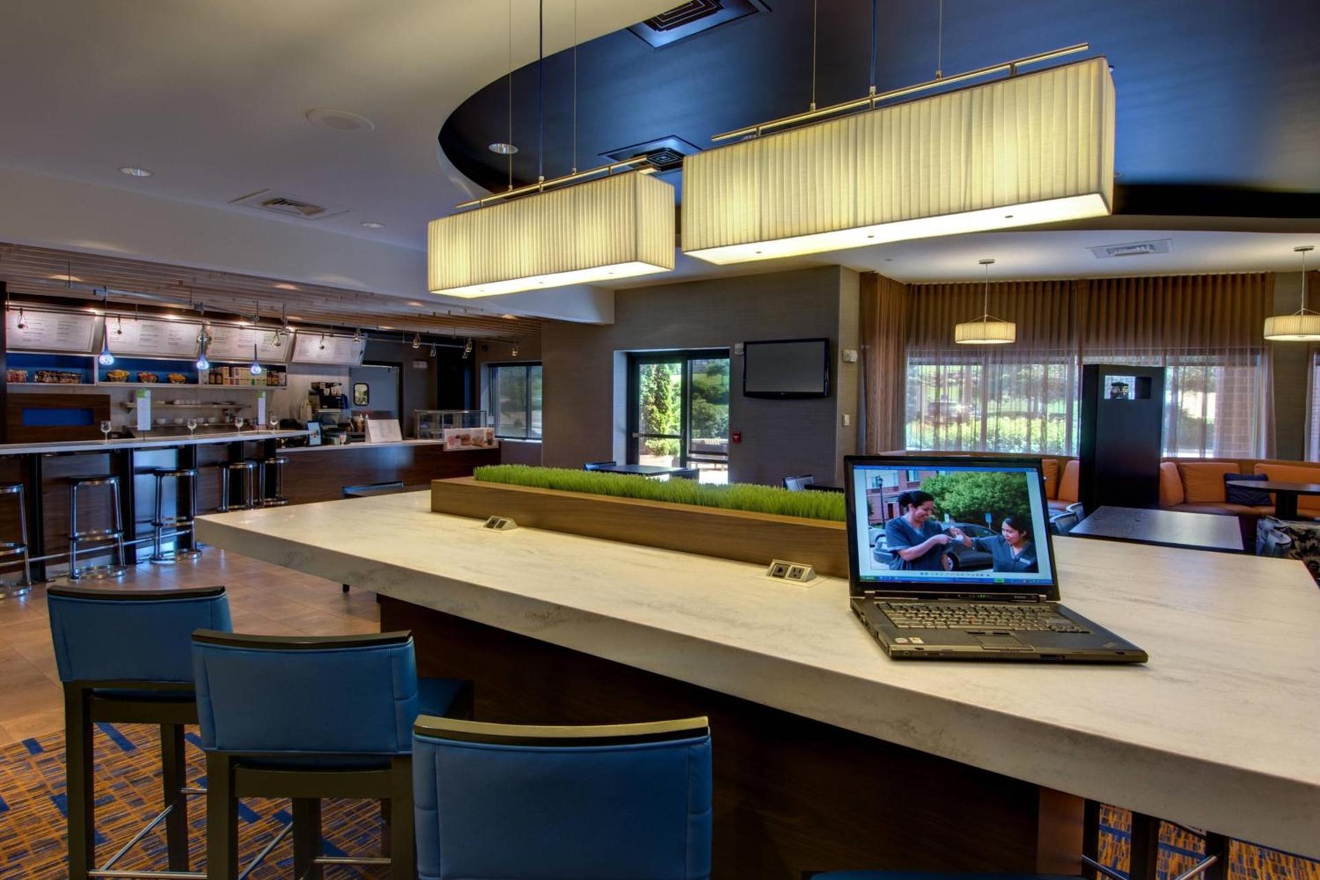 Courtyard by Marriott Madison East photo 14