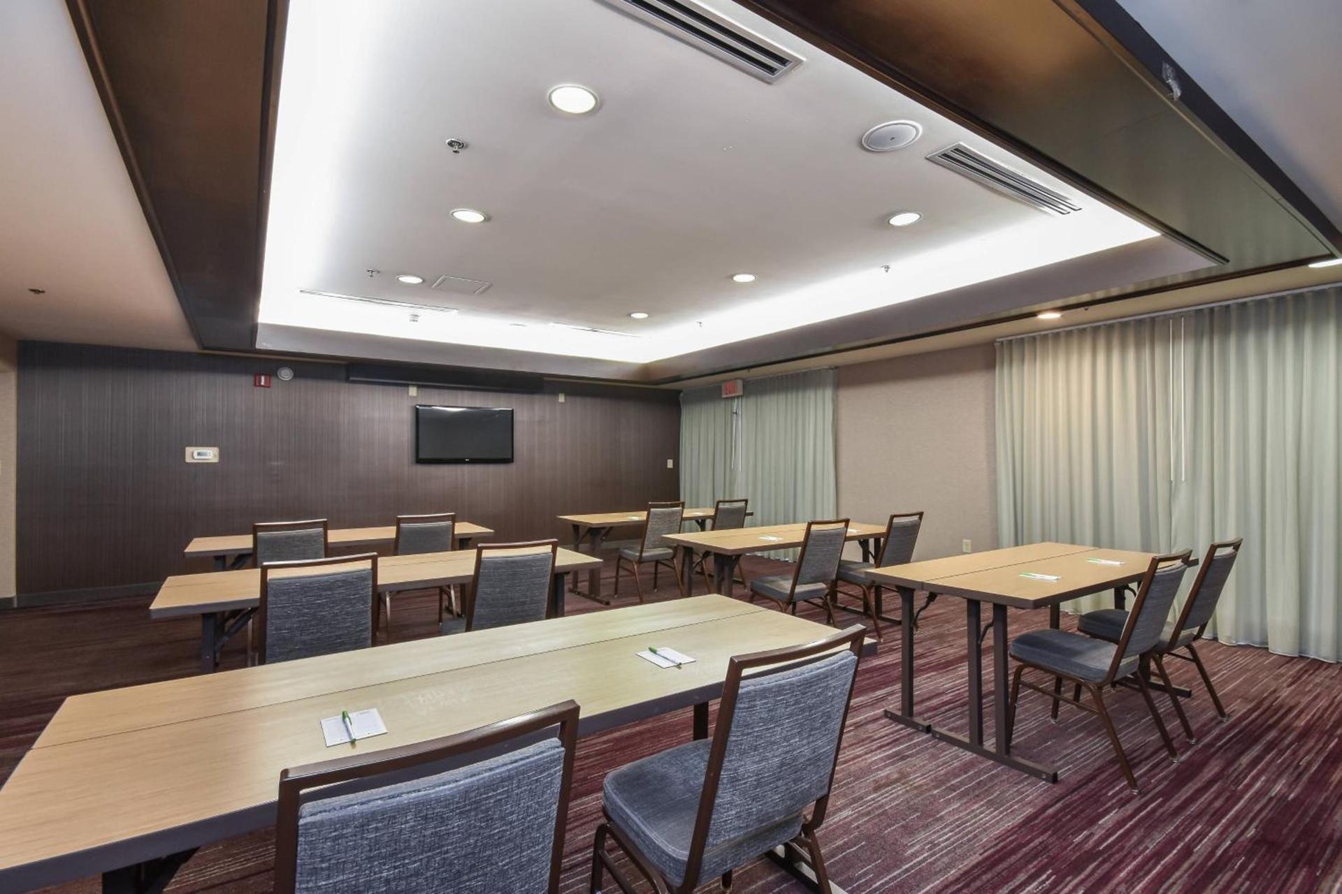 Courtyard by Marriott Charlotte Matthews photo 52