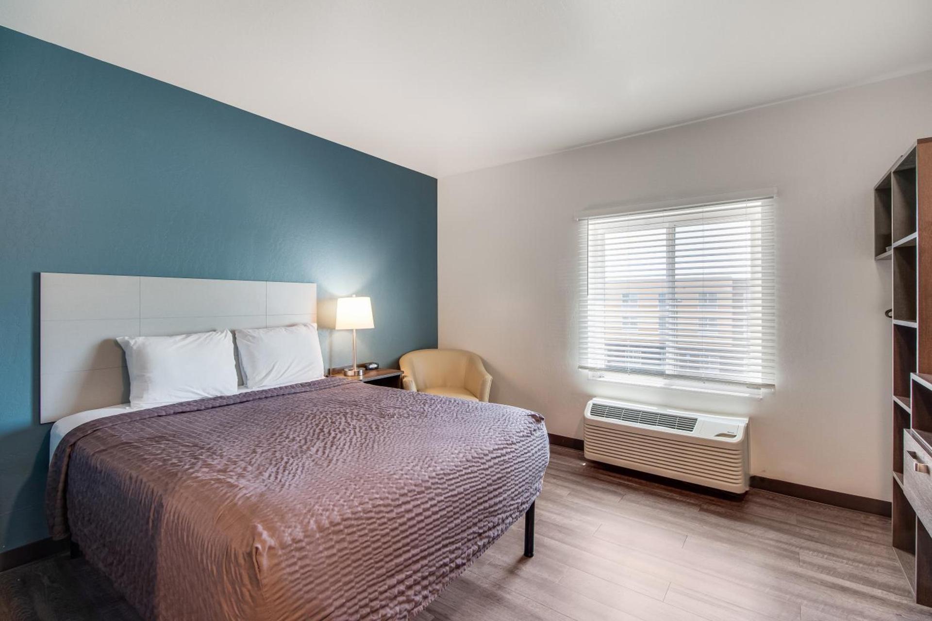 WoodSpring Suites Bakersfield Airport photo 36